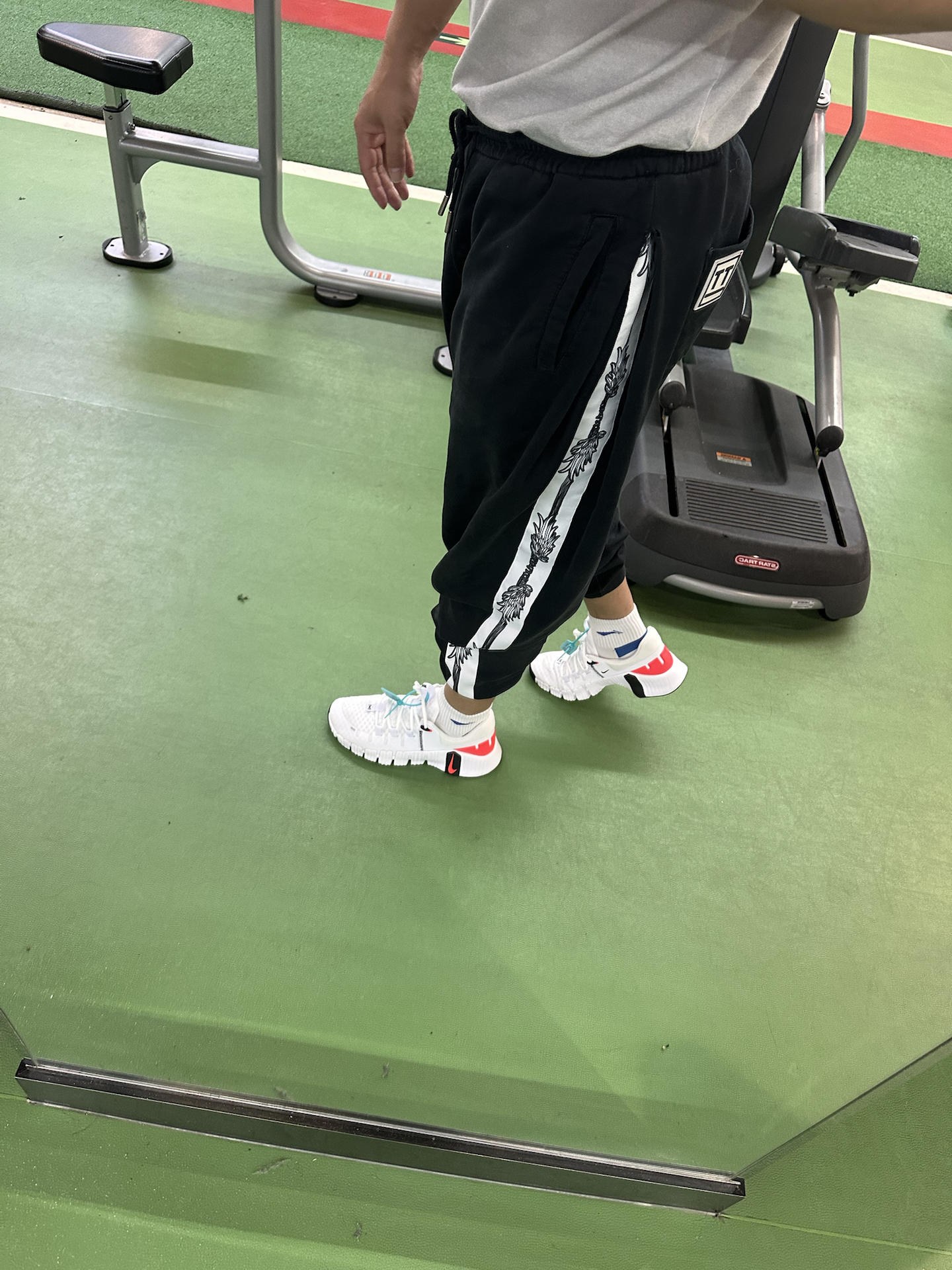 custom review-Nike Free Metcon 5 Амортизирующие низкие кроссовки для тренировок с противоскользящим покрытием мужские белые и красные