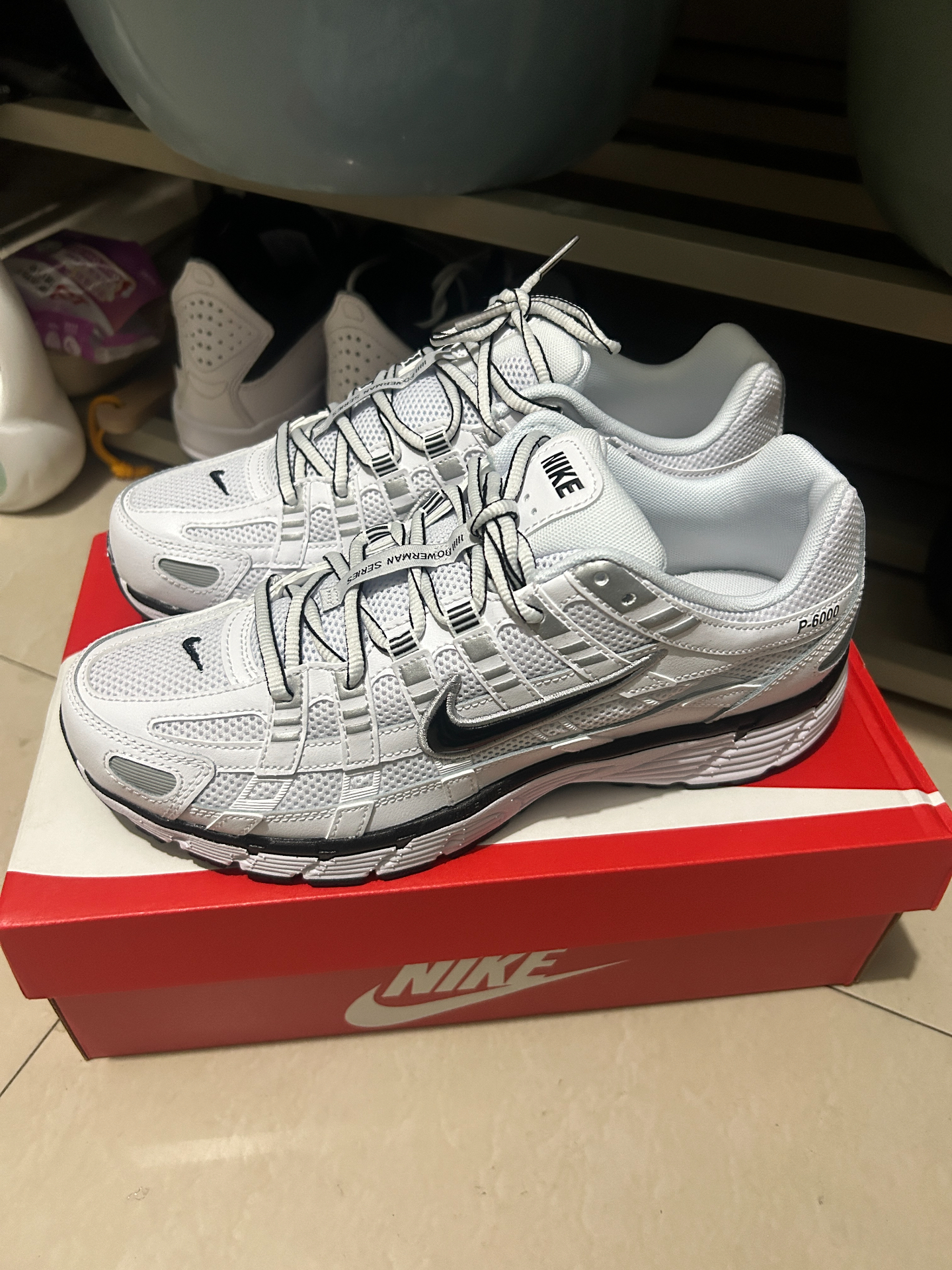 custom review-Nike P 6000 Slip Resistant Abrasion Resistant Low Top Casual City Commute Running Shoes Unisex Silver White Найк P 6000 Противоскользящий Устойчивый к истиранию Низкий Топ Повседневный Городской Коммутирование Беговые кроссовки Унисекс Серебряный Белый
