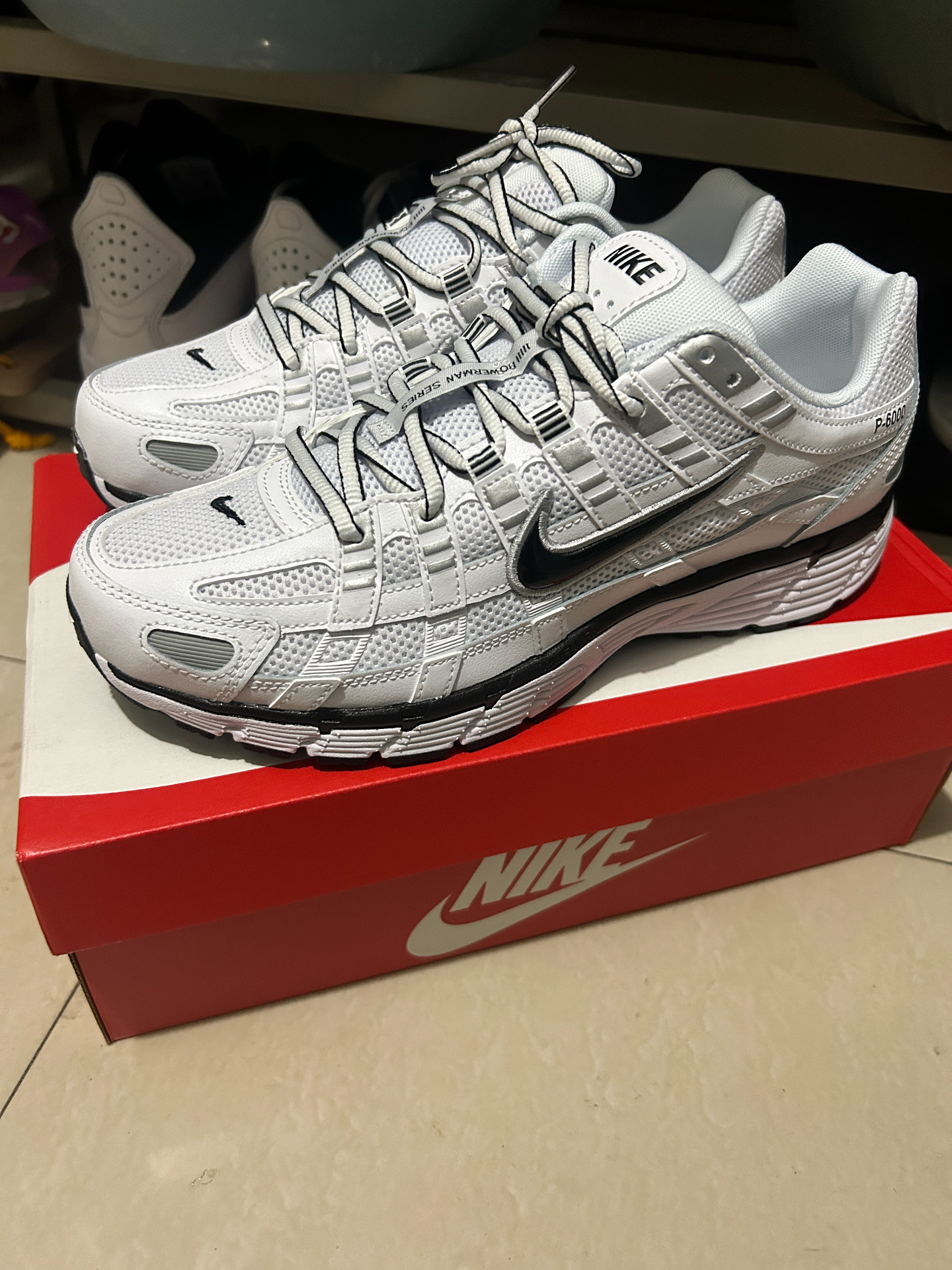 custom review-Nike P 6000 Slip Resistant Abrasion Resistant Low Top Casual City Commute Running Shoes Unisex Silver White Найк P 6000 Противоскользящий Устойчивый к истиранию Низкий Топ Повседневный Городской Коммутирование Беговые кроссовки Унисекс Серебряный Белый