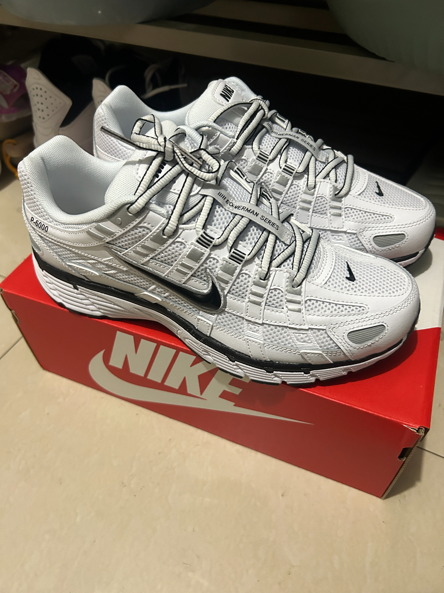 custom review-Nike P 6000 Slip Resistant Abrasion Resistant Low Top Casual City Commute Running Shoes Unisex Silver White Найк P 6000 Противоскользящий Устойчивый к истиранию Низкий Топ Повседневный Городской Коммутирование Беговые кроссовки Унисекс Серебряный Белый