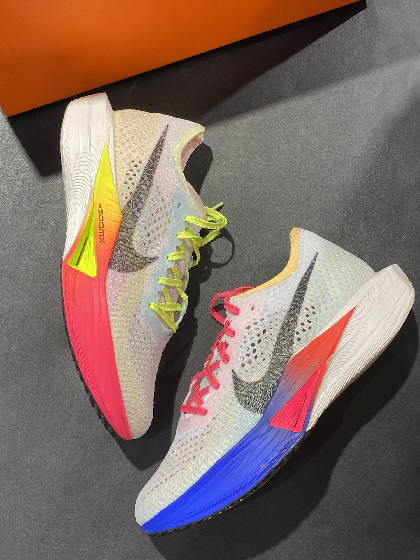 ✨这配色 这颜值 这不妥妥的 跑鞋界的颜值担当 vaporfly 3