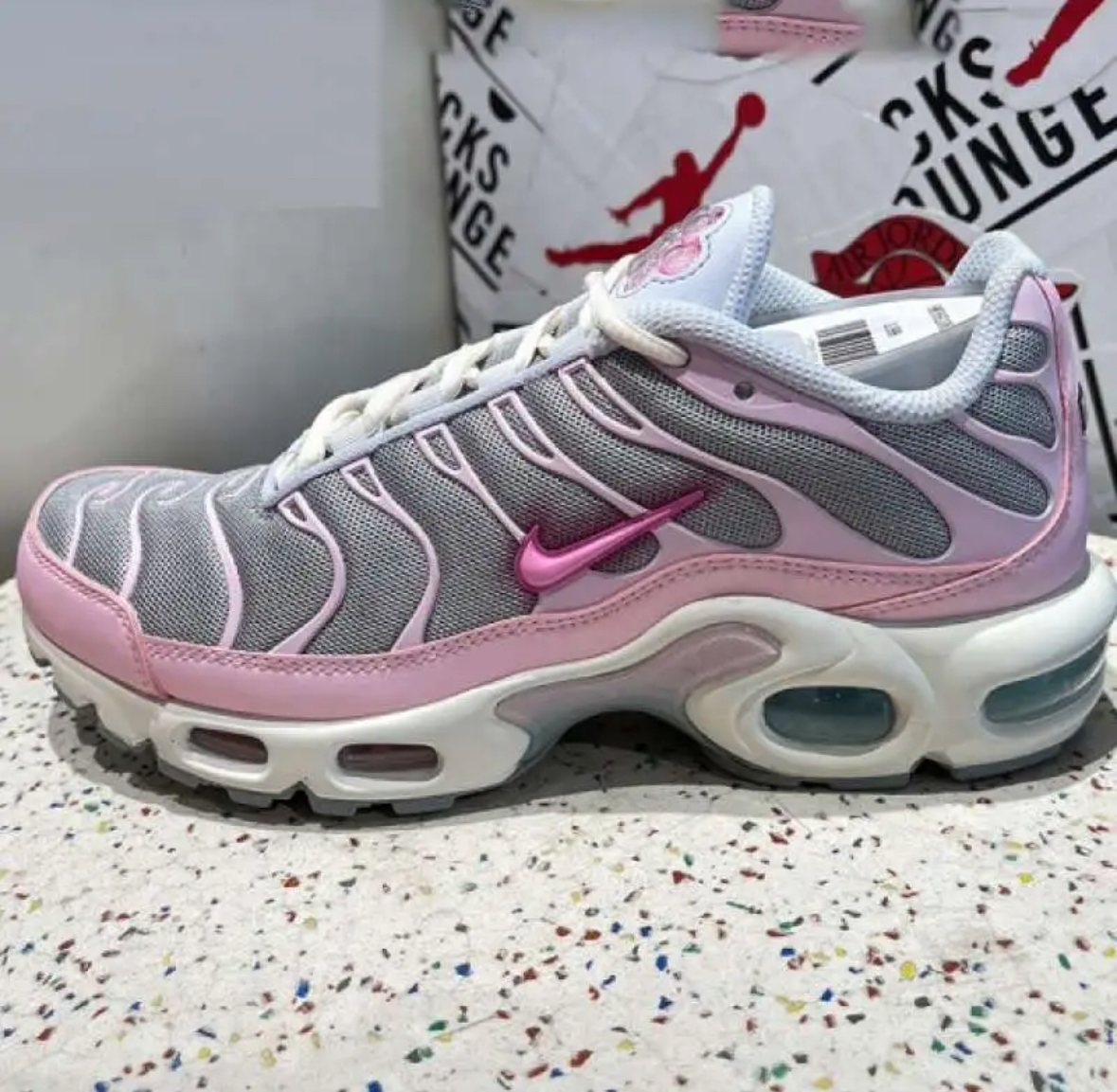 custom review-Nike Air Max Plus Амортизация Устойчивый к истиранию Дышащий Низкий Топ Повседневная Беговая Обувь Женская Серый Розовый