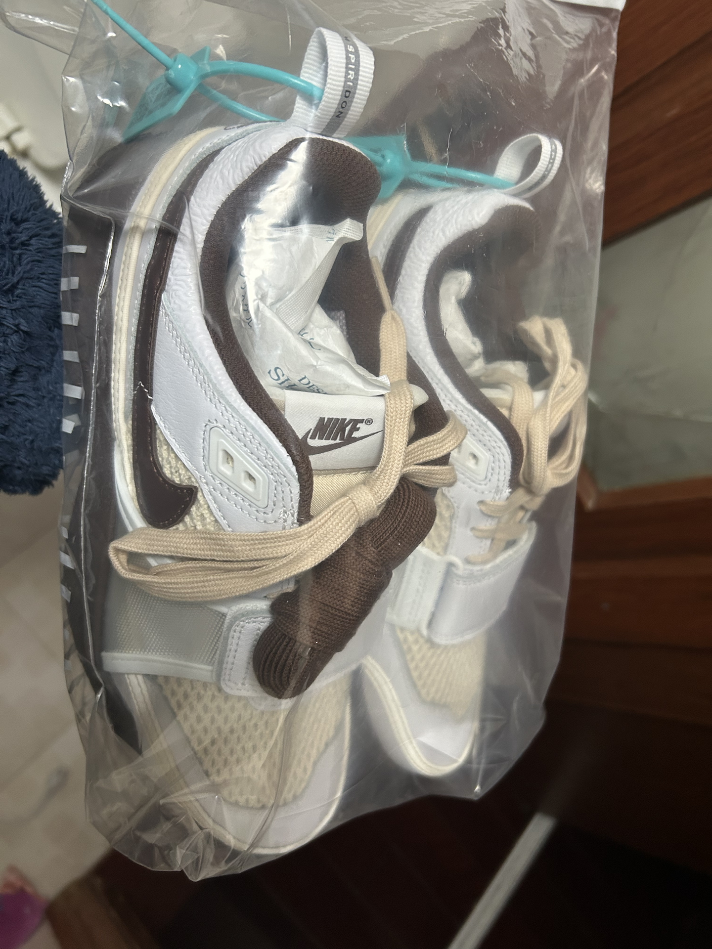 custom review-Travis Scott x Nike Slip-resistant Abrasion-resistant Low Top Casual Unisex White Травис Скотт x Nike Противоскользящий Устойчивый к истиранию Низкий Топ Повседневный Унисекс Белый