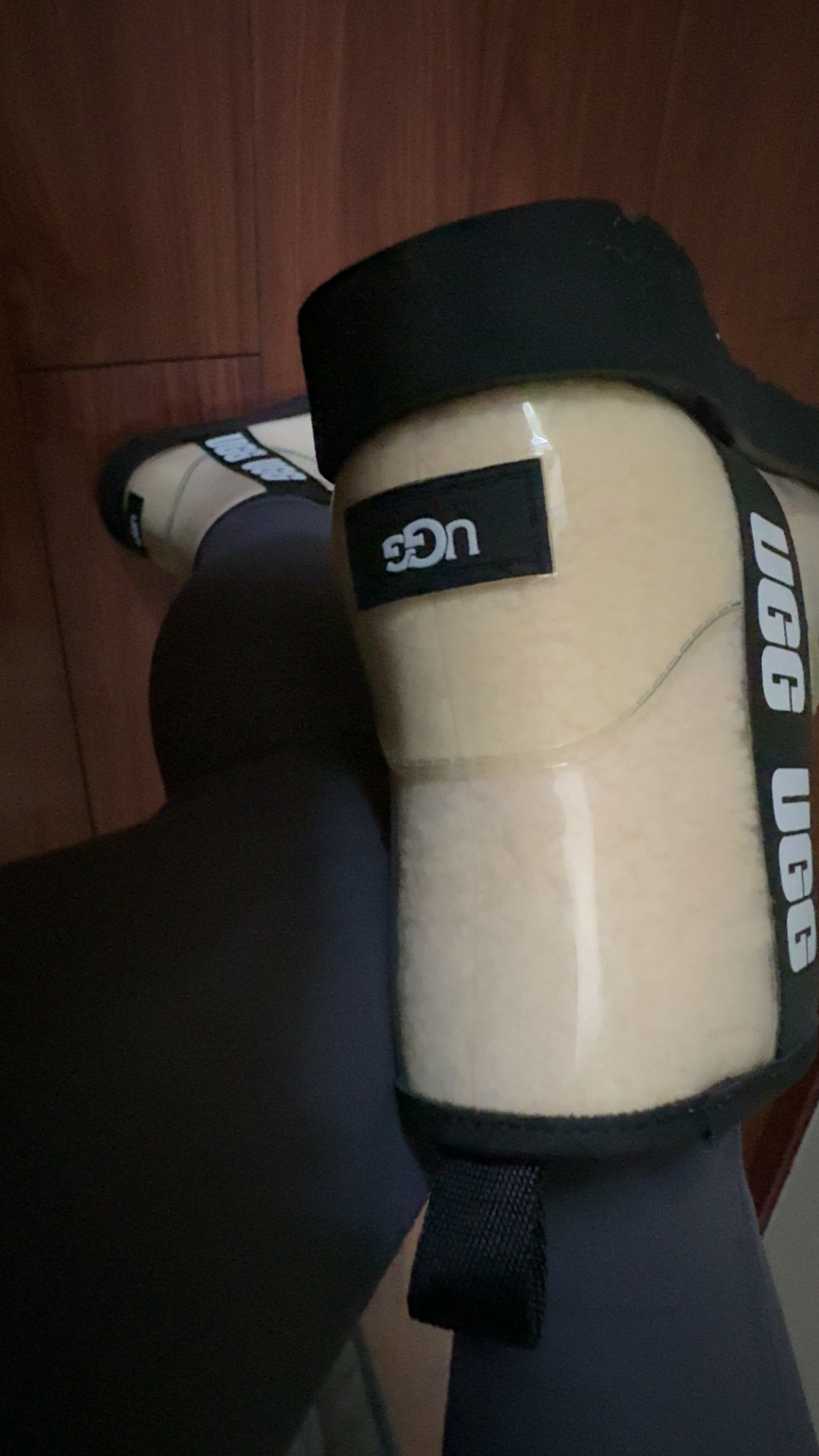 custom review-UGG CLASSIC CLEAR MINI Термостойкий противоскользящий короткий снегокат женский черный молочный белый