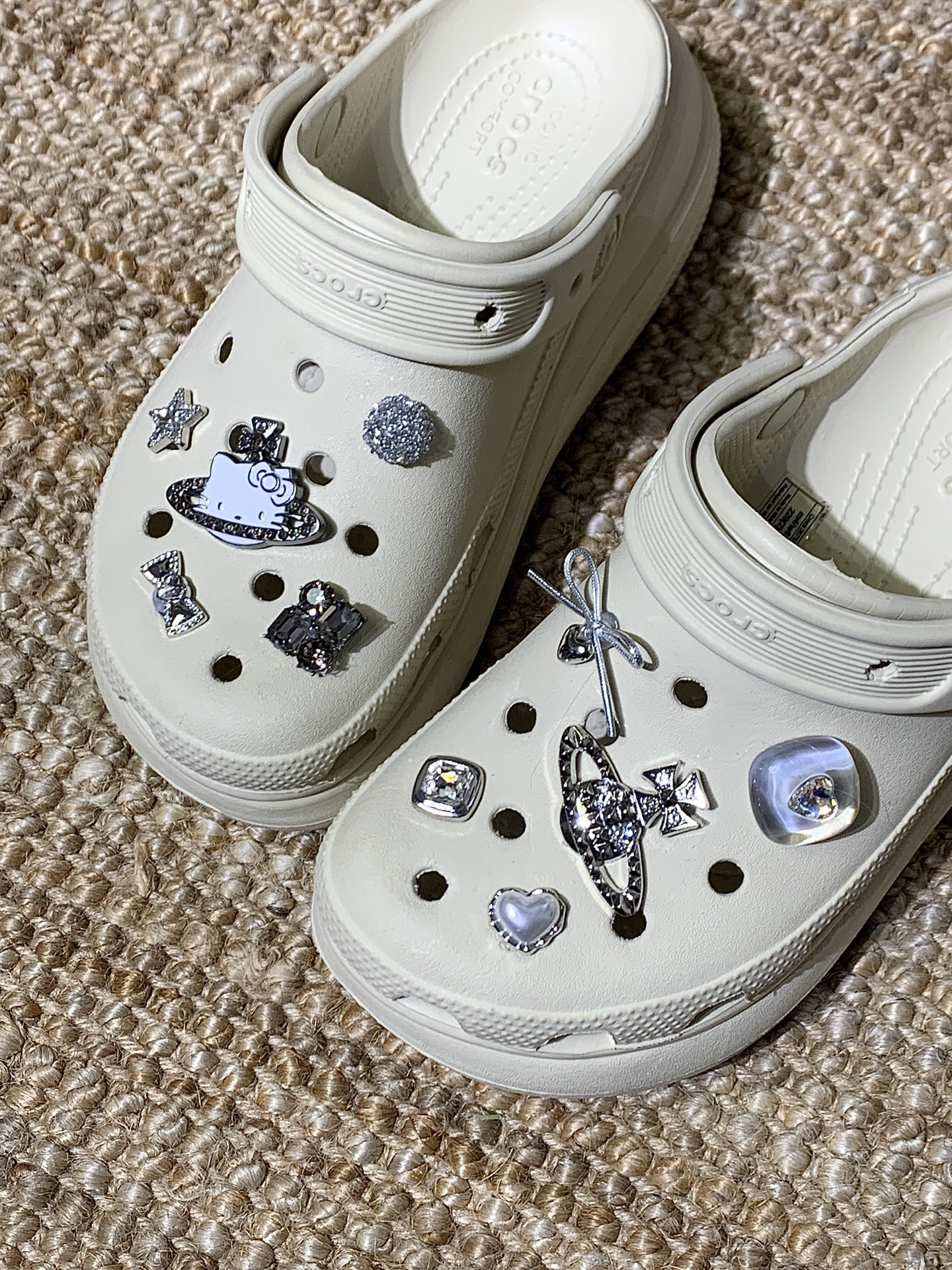 黑洞甜心配骨白色洞洞鞋的图来啦!