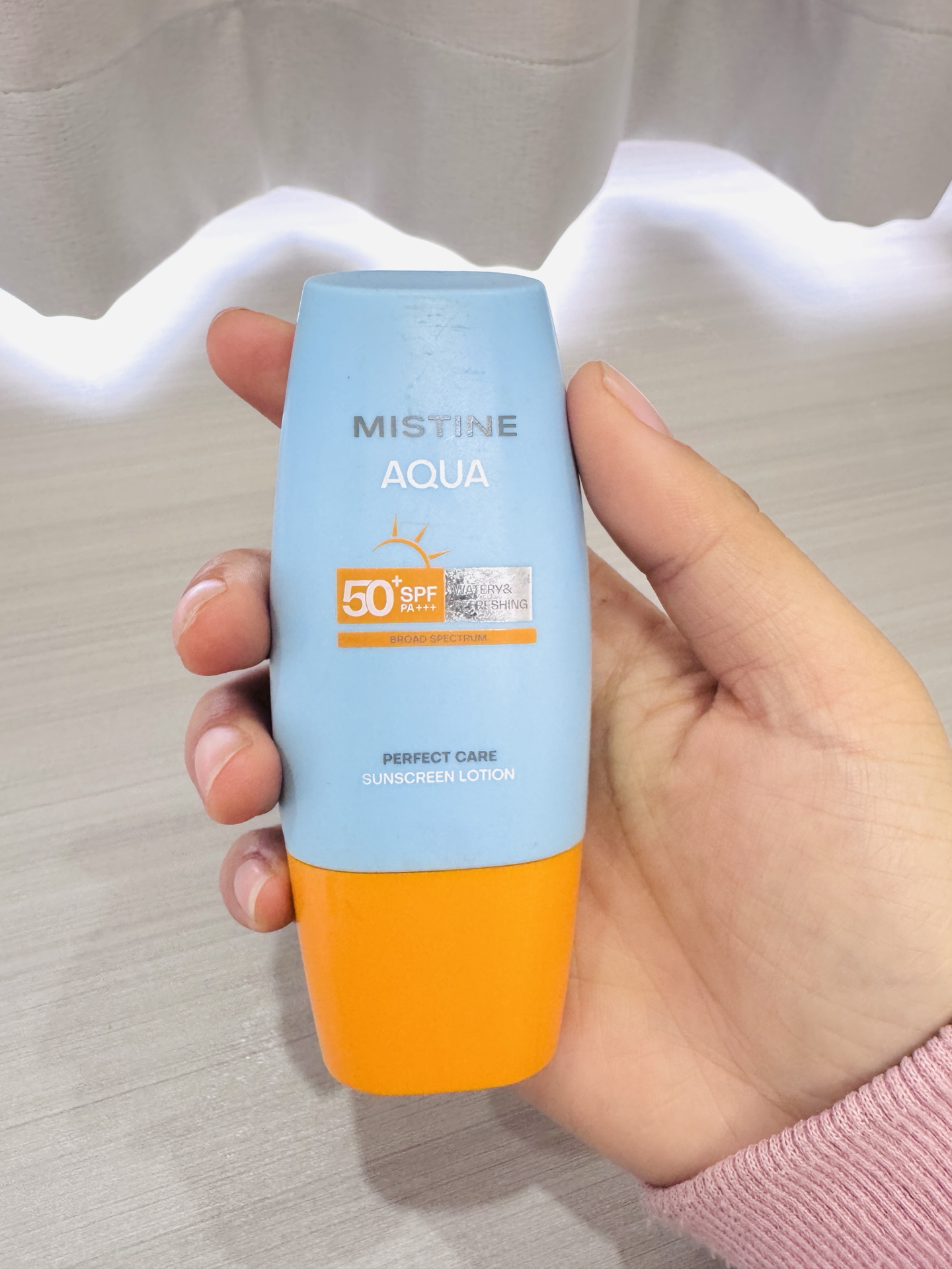 变美好礼物 #mistine防晒霜 真的很好用 肤感巨巨巨好
清爽乳液质地