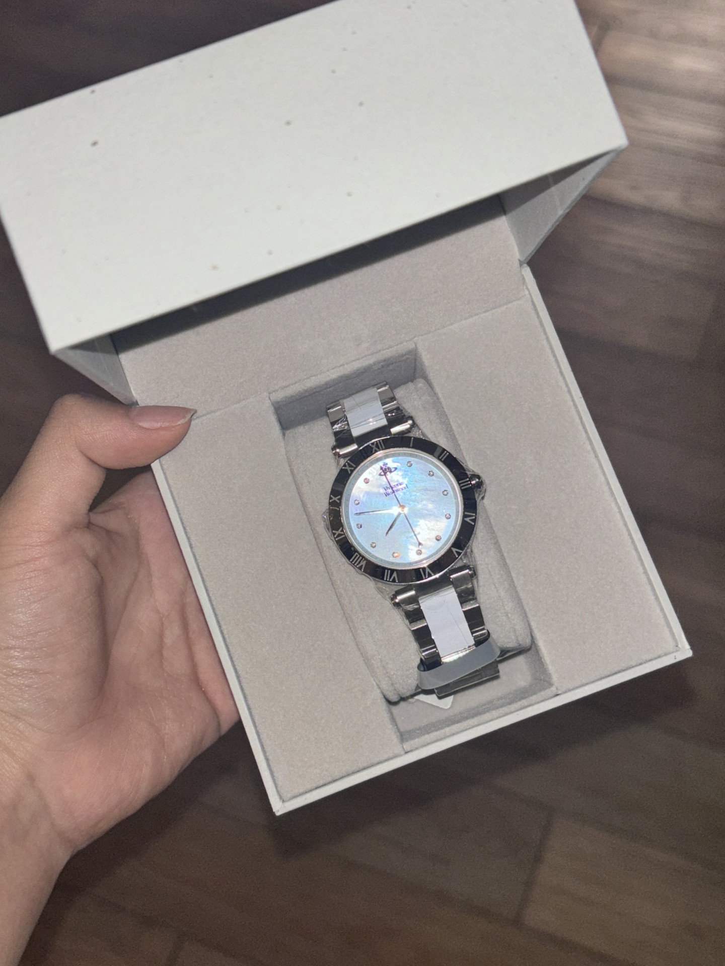 custom review-Vivienne Westwood Простая и элегантная коллекция Наручные часы Кварцевый механизм Ремешок из нержавеющей стали