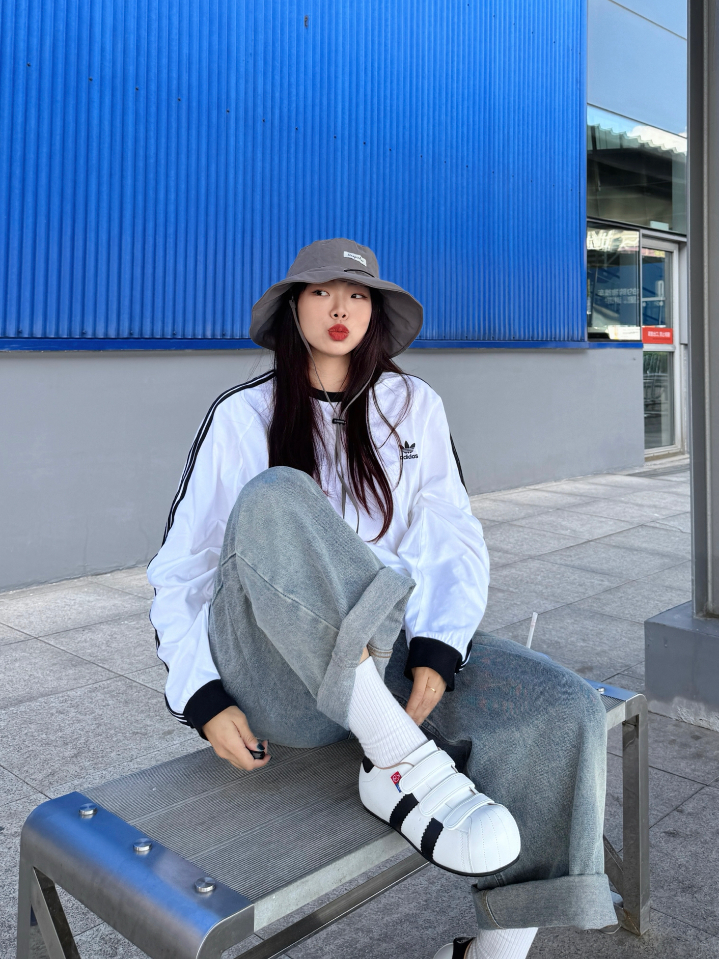 阿迪女孩可爱贝壳头出街📷