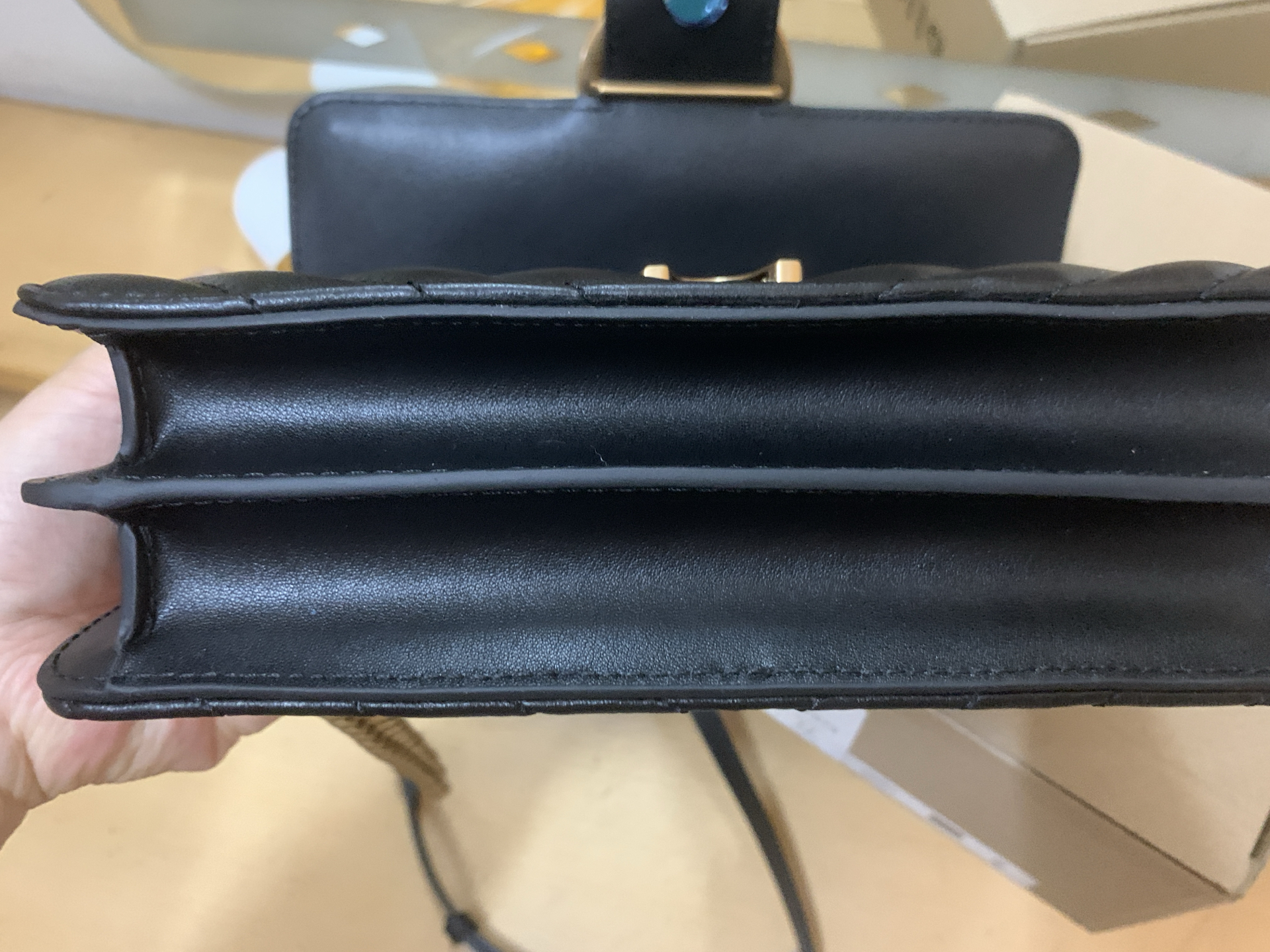 custom review-PINKO Овчина Сумка через плечо Женская Черная