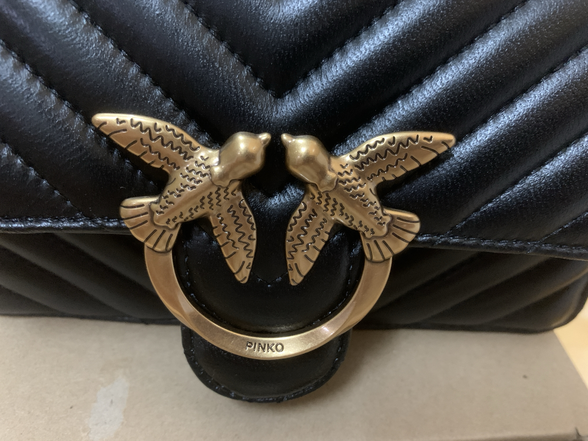 custom review-PINKO Овчина Сумка через плечо Женская Черная