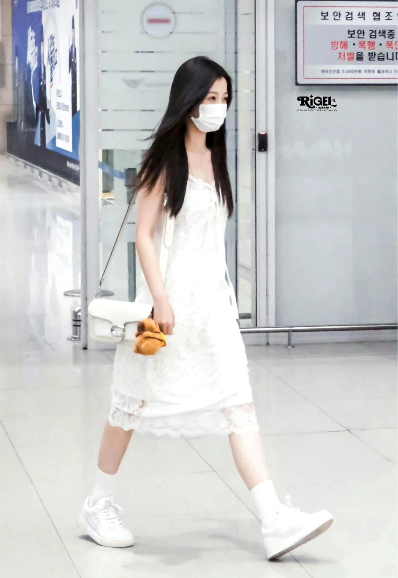 虞书欣韩国机场穿搭