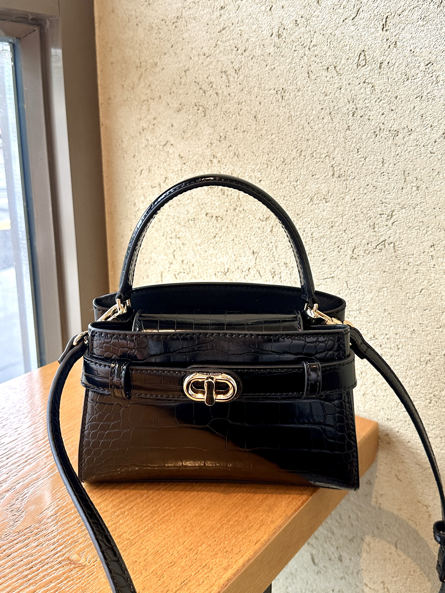 超显贵气的小ck鳄鱼纹凯莉包!