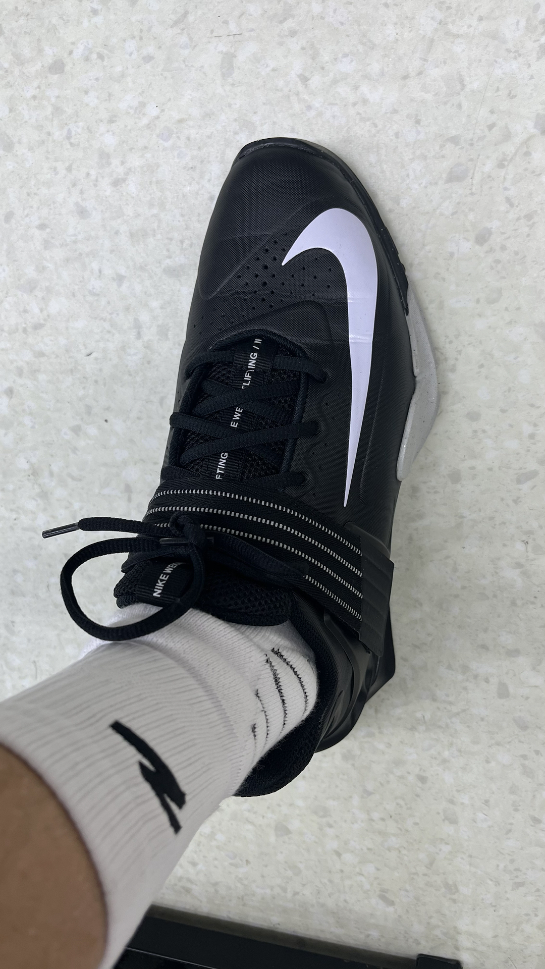 custom review-Nike Savaleos Удобные низкие кроссовки для тренировок унисекс черно-белые