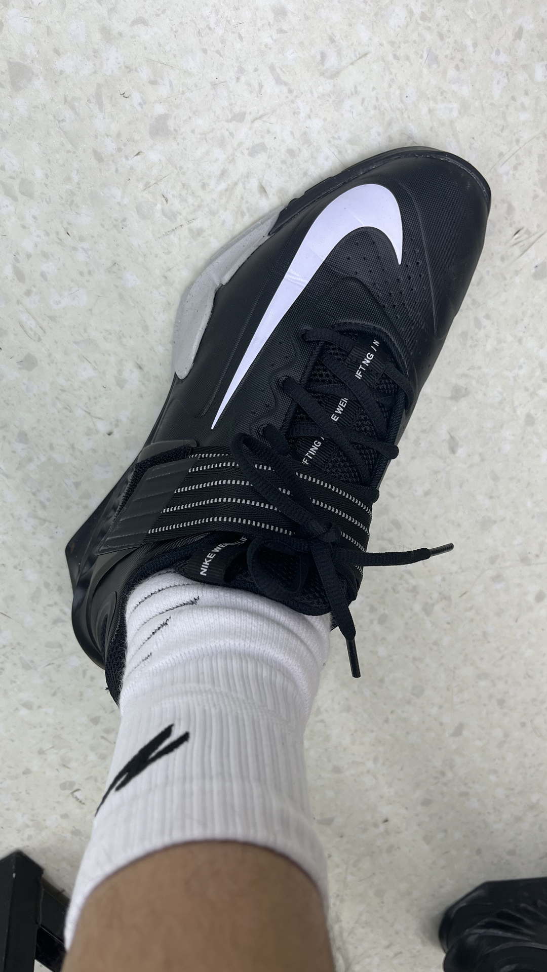 custom review-Nike Savaleos Удобные низкие кроссовки для тренировок унисекс черно-белые