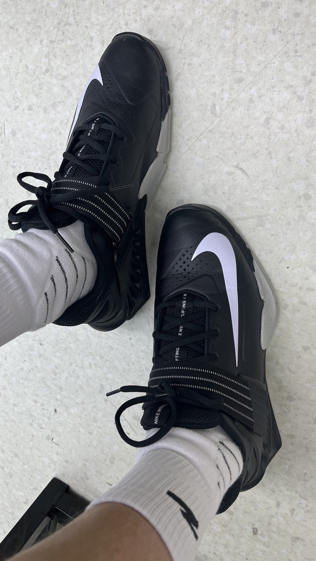 custom review-Nike Savaleos Удобные низкие кроссовки для тренировок унисекс черно-белые