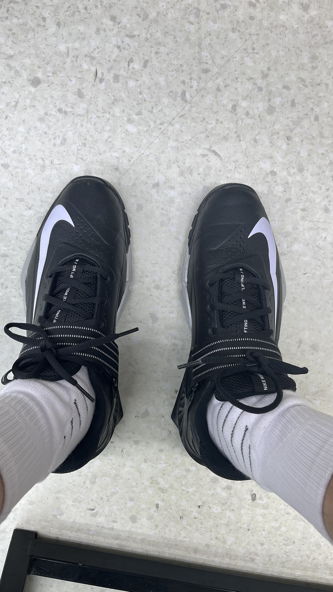 custom review-Nike Savaleos Удобные низкие кроссовки для тренировок унисекс черно-белые