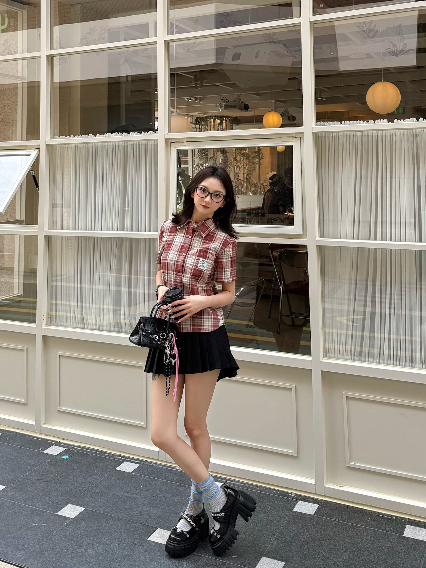 撞色搭配也能很美 这套look给你灵感