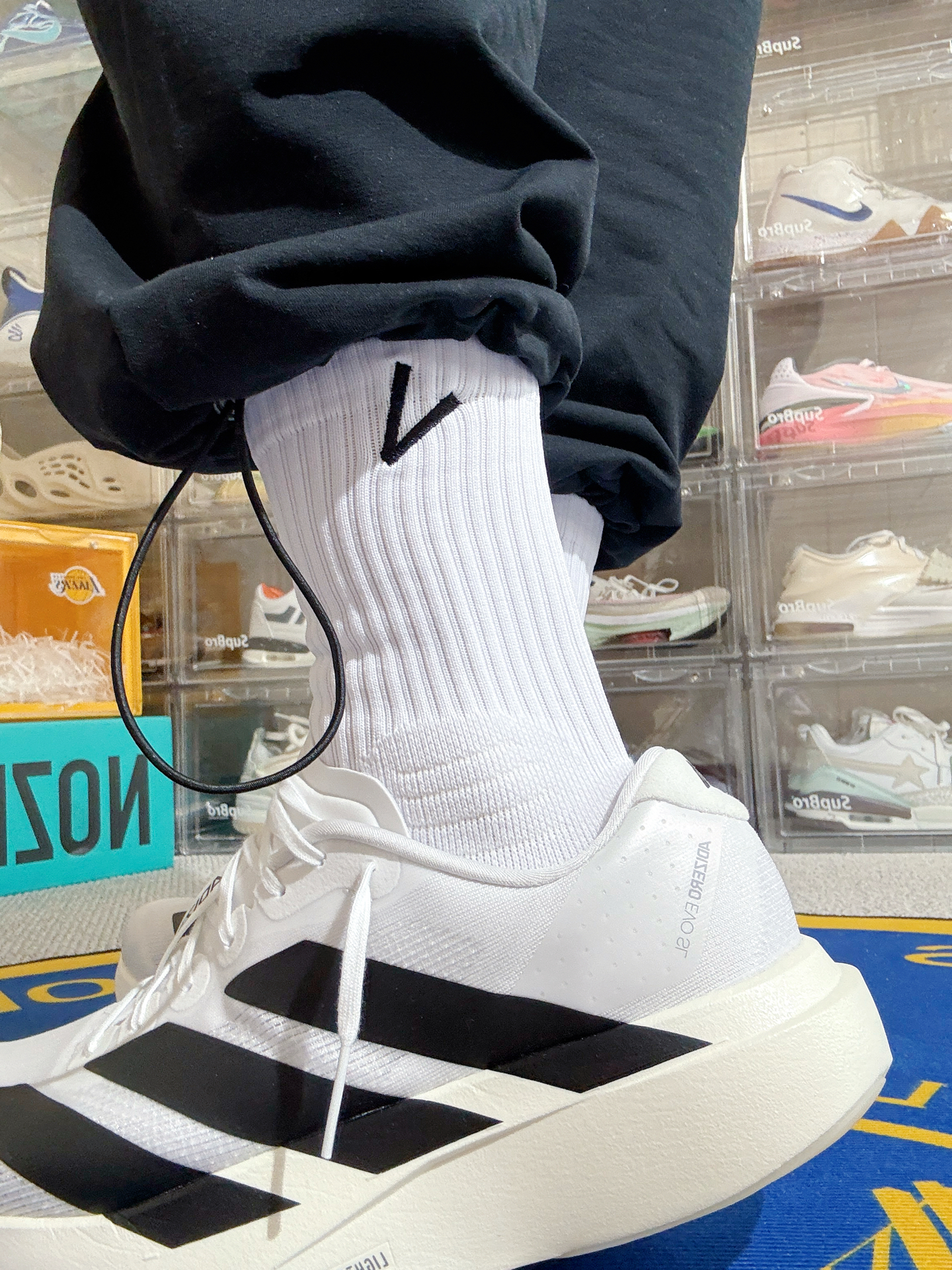 无缝衔接任何鞋子
袜子上脚包裹感很好,训练运动都很舒服
前脚掌的