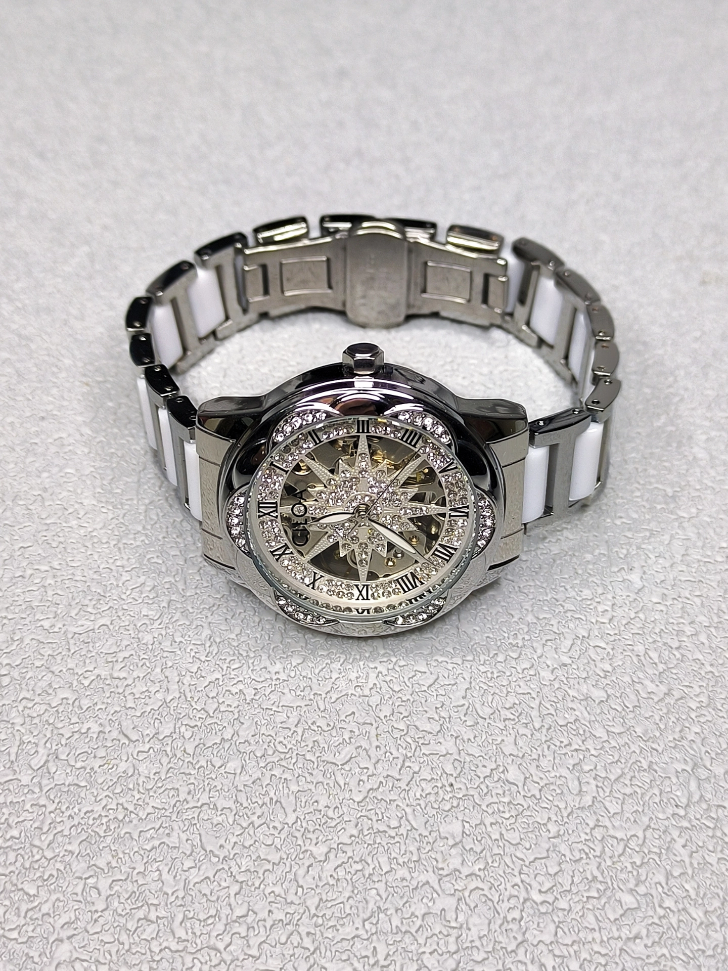 让我看看哪个女宝还没有一块亮闪闪的表?