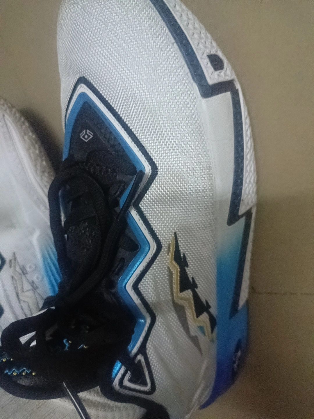 custom review-ANTA KAI 2 Амортизация Устойчивость к истиранию и Эластичные свойства Низкий Топ Баскетбольные кроссовки Мужские Белый Черный Синий