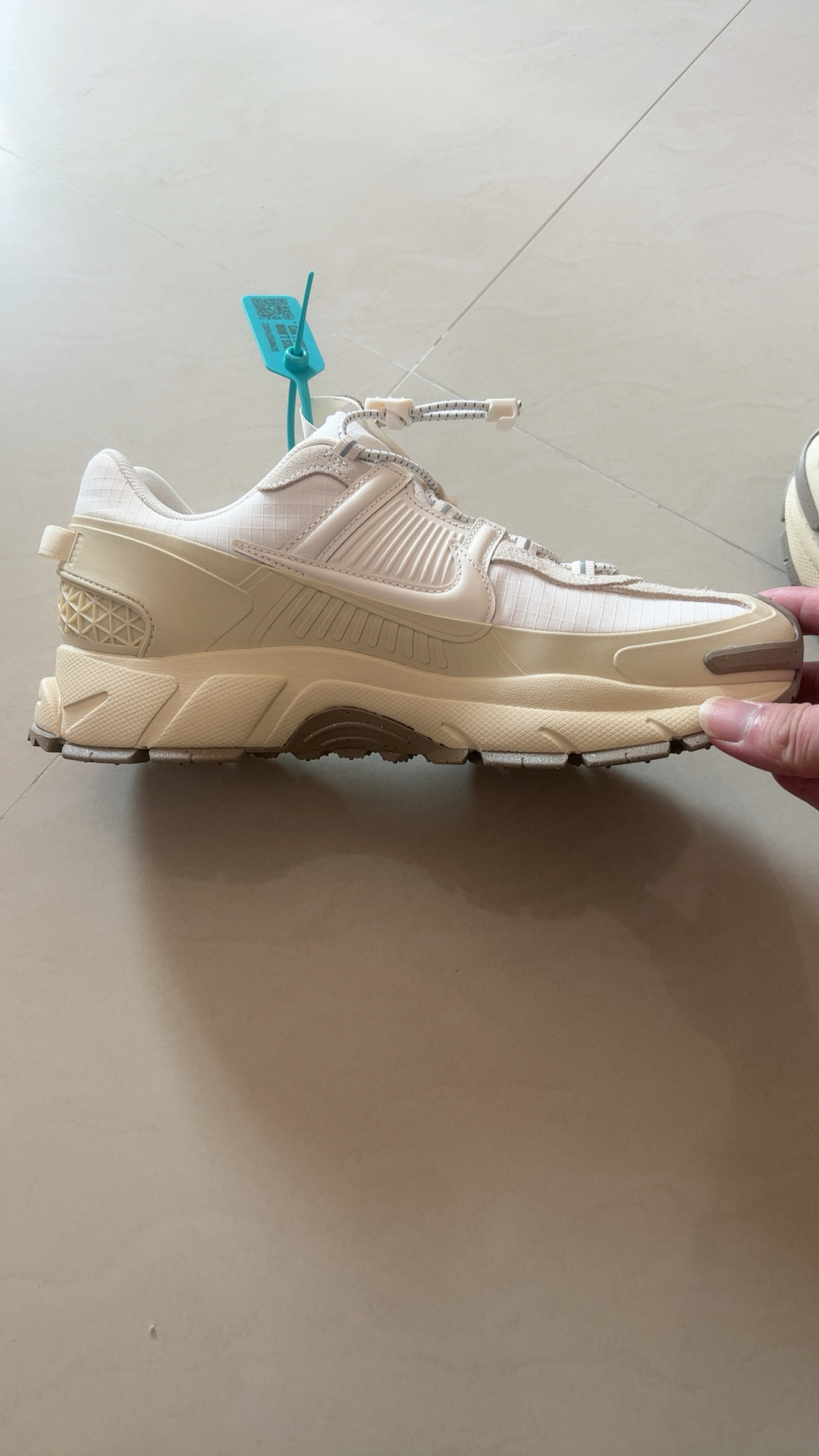 custom review-Nike ZOOM VOMERO ROAM Беговые кроссовки Низкий топ Светлый Айвори Светлый хаки Хаки Унисекс