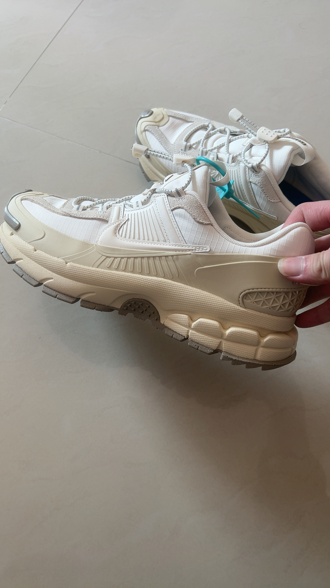 custom review-Nike ZOOM VOMERO ROAM Беговые кроссовки Низкий топ Светлый Айвори Светлый хаки Хаки Унисекс