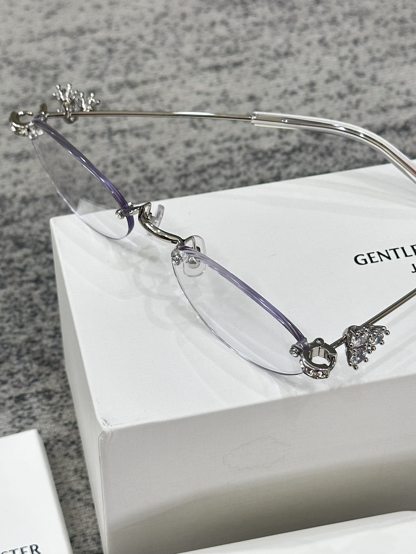 custom review-GENTLE MONSTER Металл Драгоценный камень Овал Оправы для очков Унисекс Серебряный