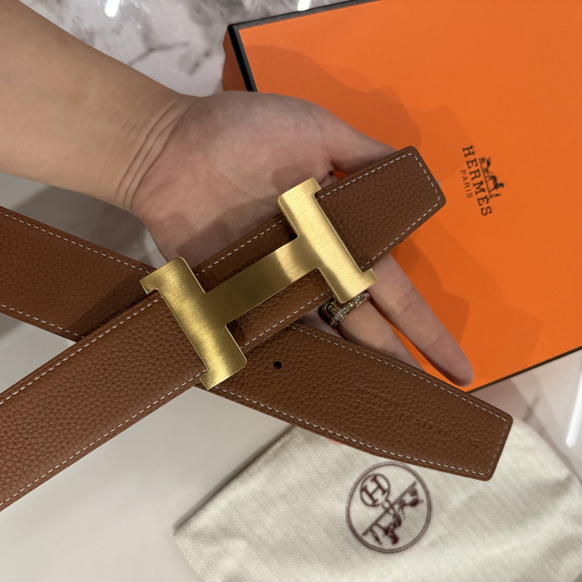 hermes爱马仕 双色设计 平滑扣 小牛皮 皮带 女 