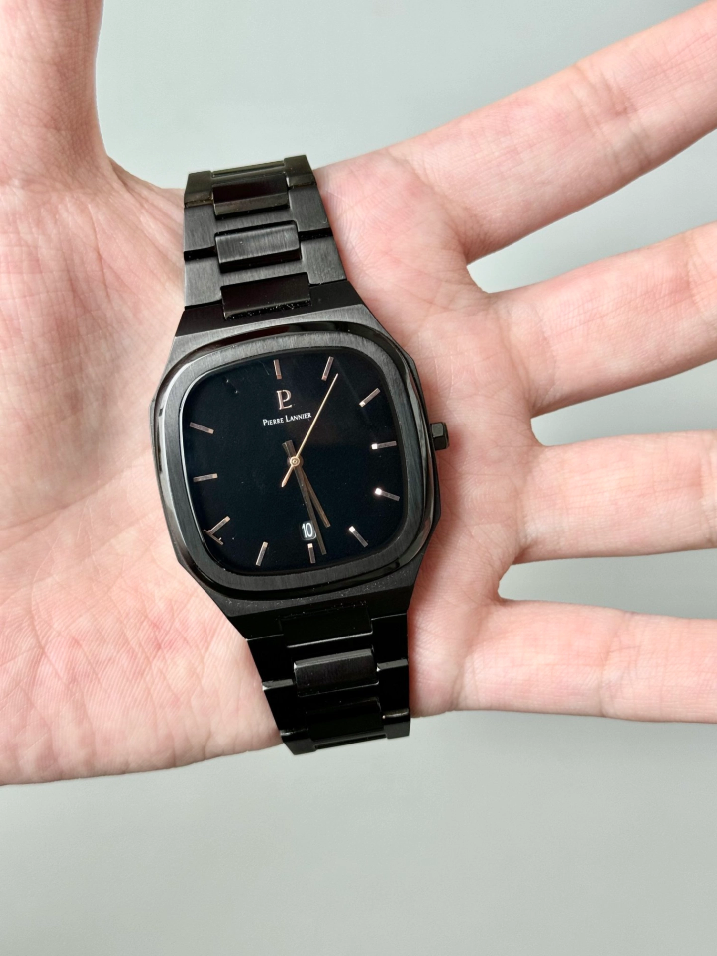 方形表盘看着挺有质感啊