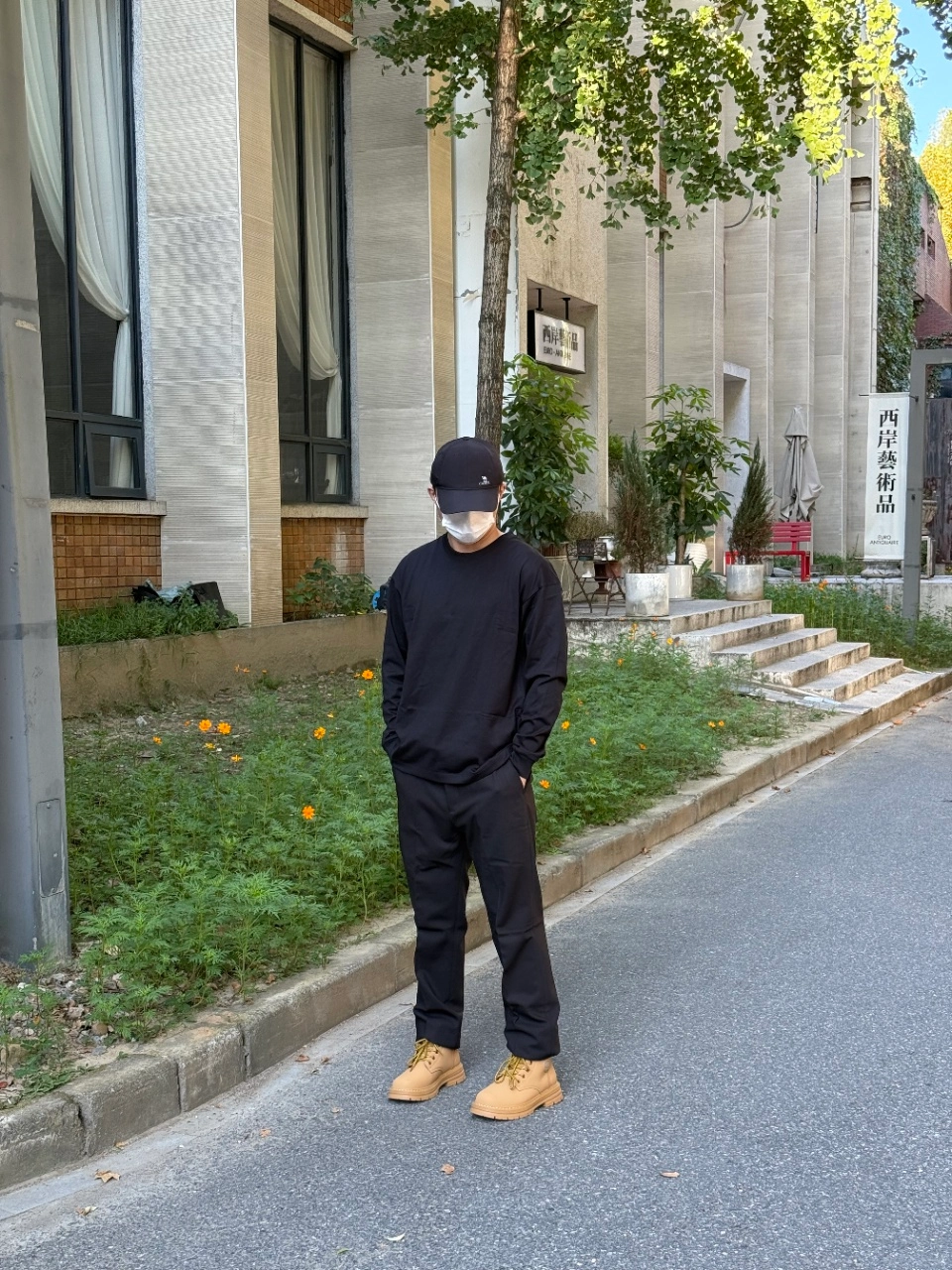 男生秋季穿搭可以试试黑色简约风