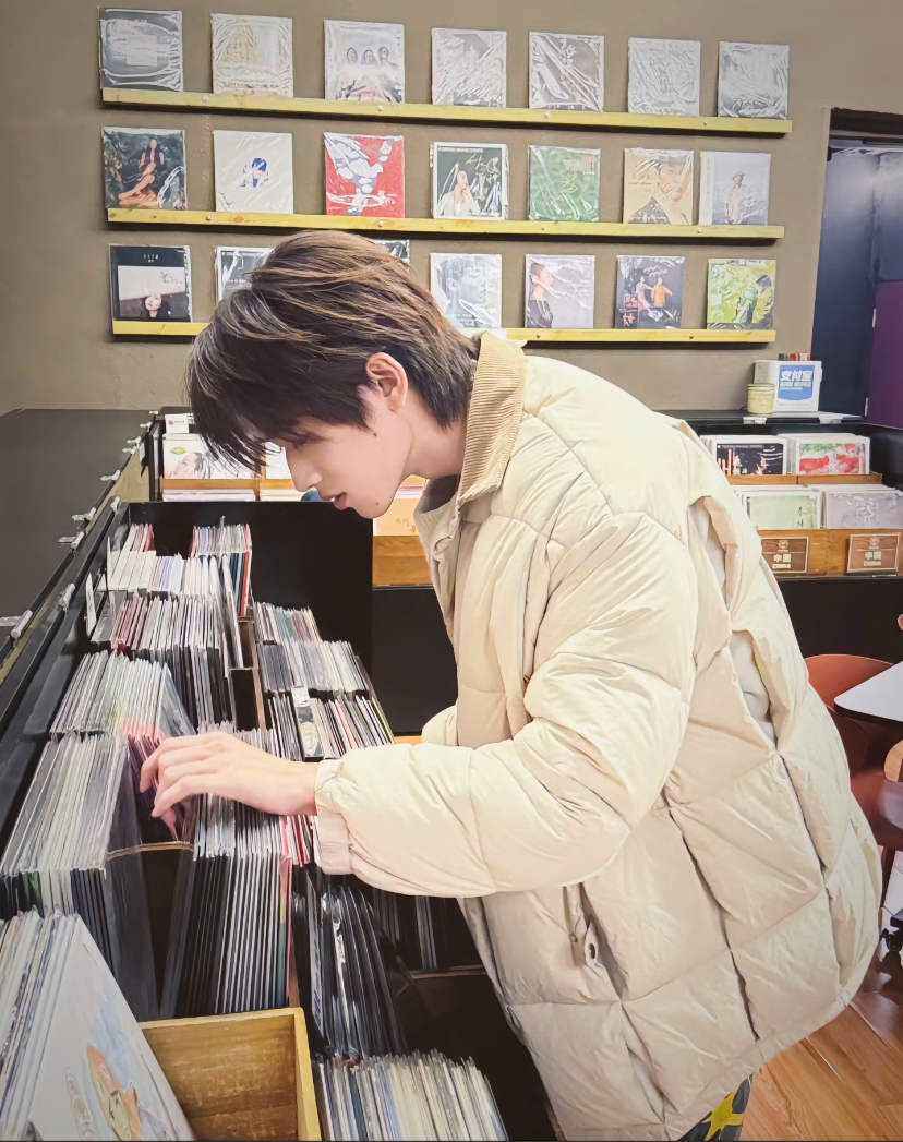 宋亚轩20岁生日同款穿搭