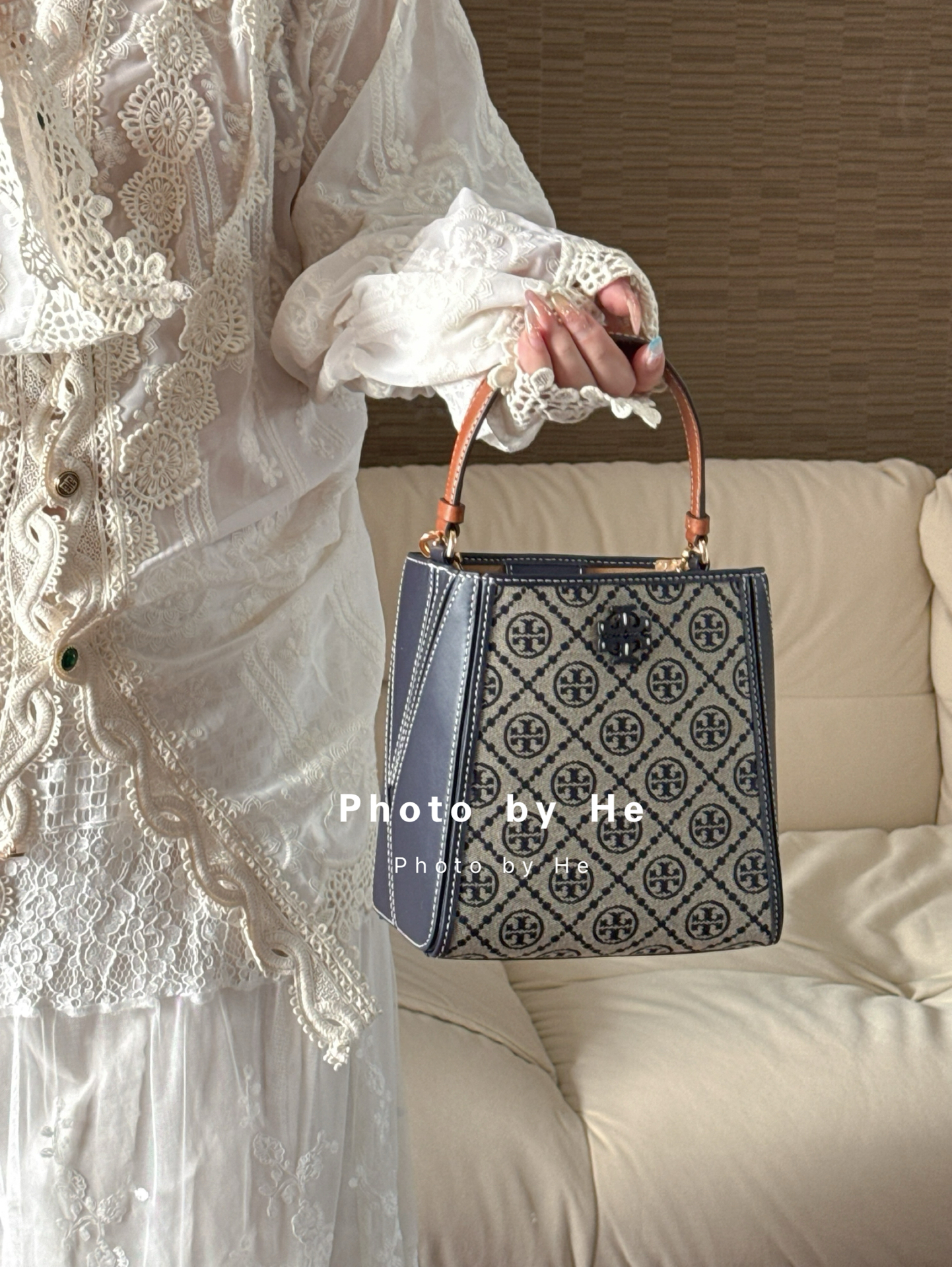 复古感超赞的tb水桶包!tory burch藏蓝色老花变形水桶