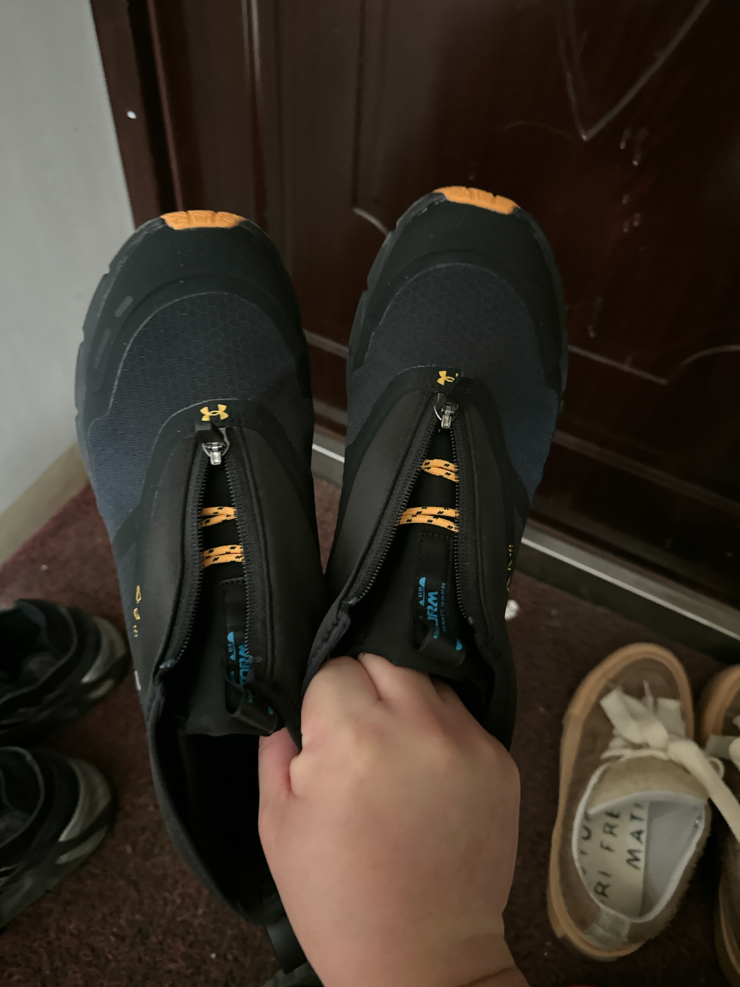 custom review-Under Armour HOVR Phantom Водонепроницаемый Высокий Топ Беговые Кроссовки Унисекс Черный