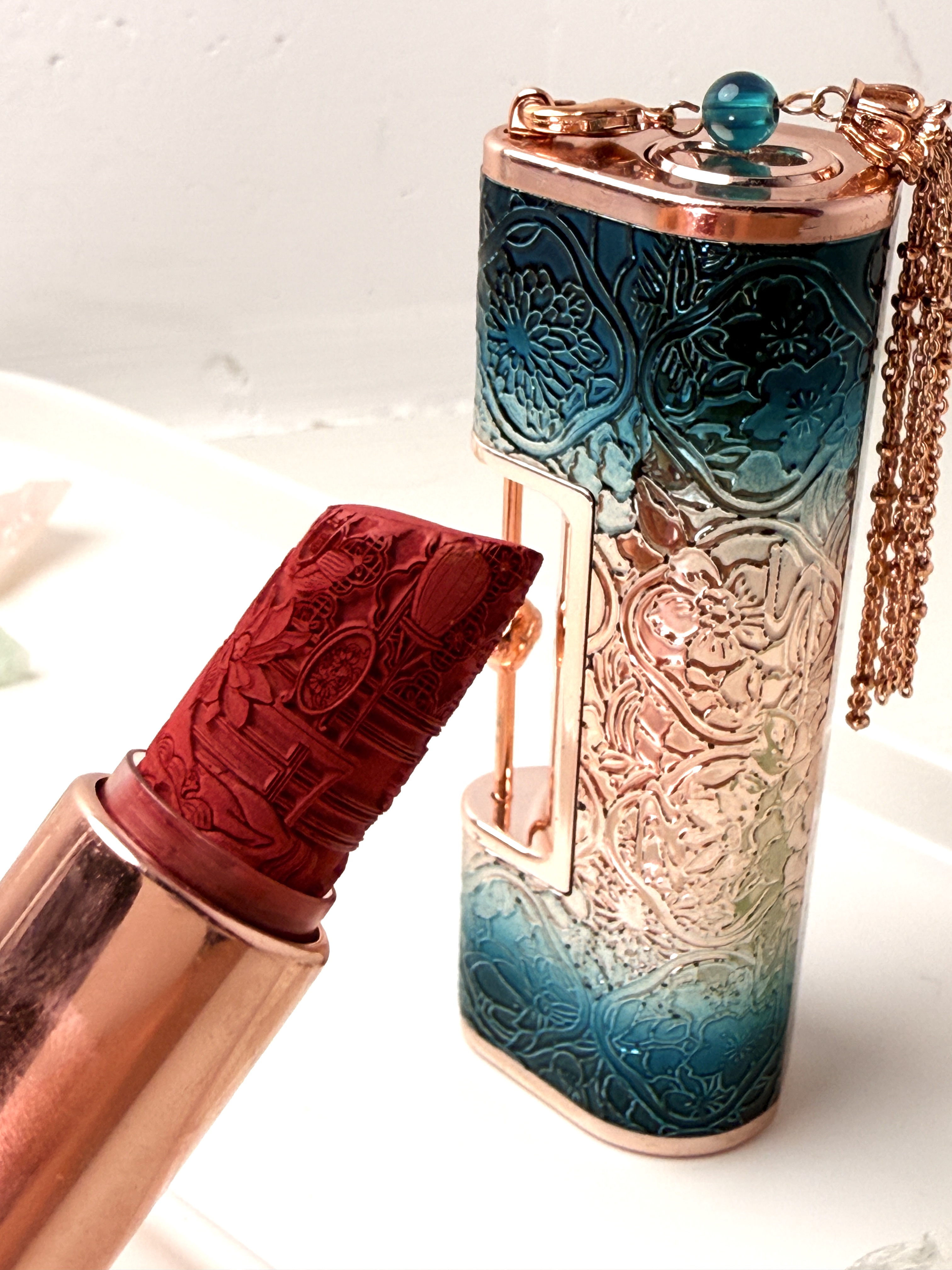 花西子的雕花🌸可以参加艺术展了,还有比花西子更好看的口红了吗