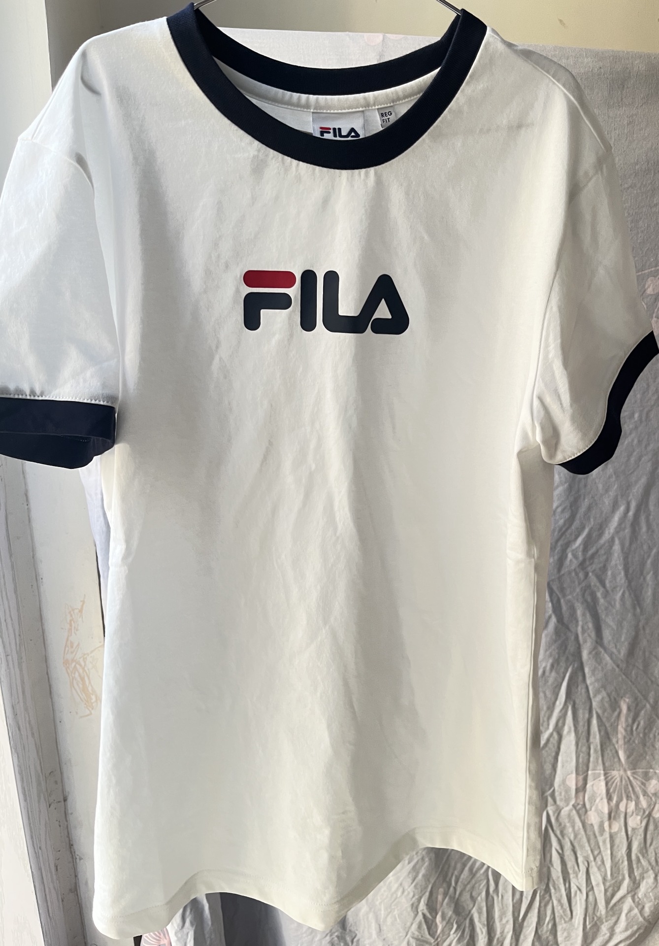 得物花一百多淘的斐乐短袖