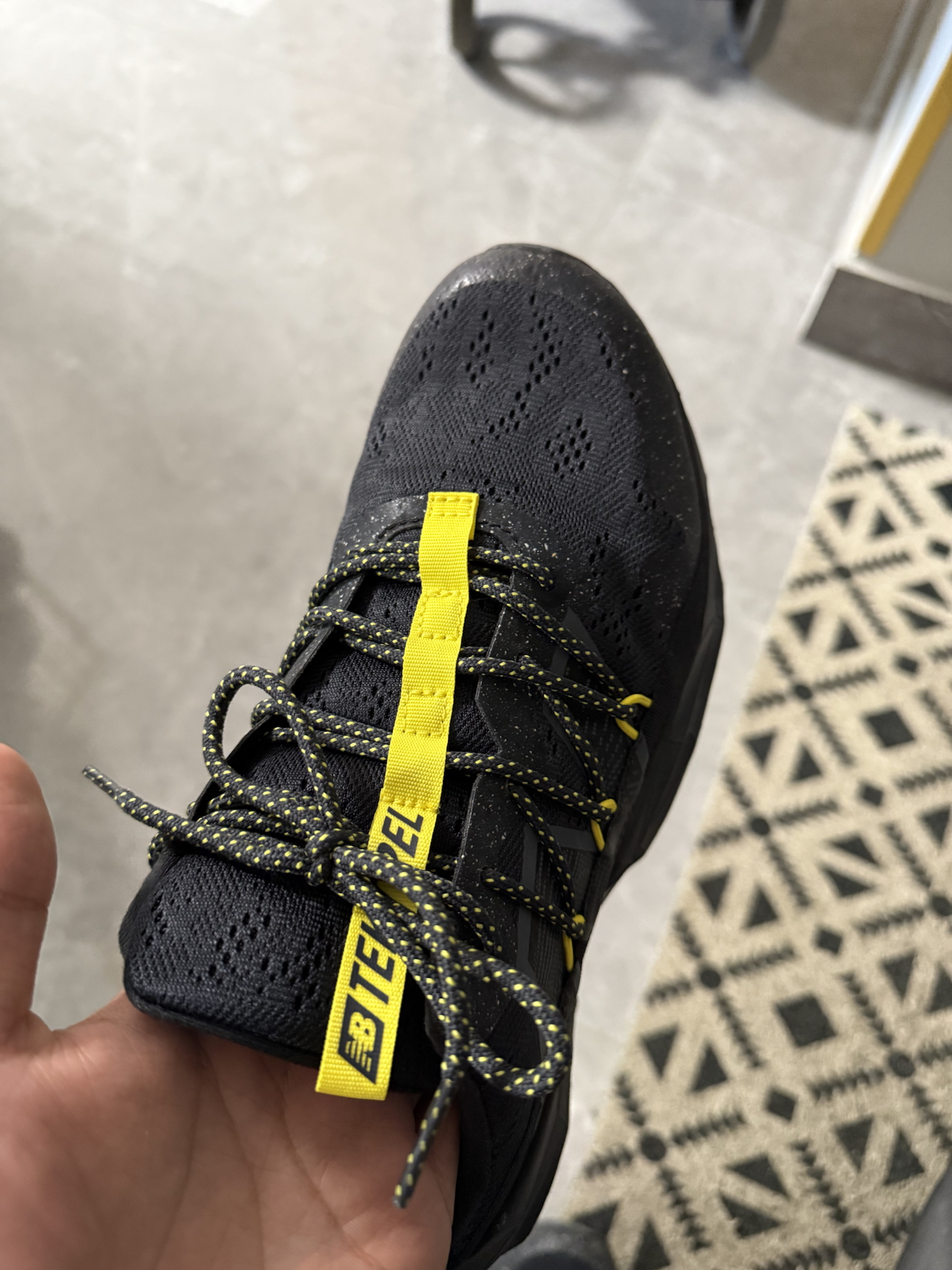 custom review-New Balance NB Tektrel Водонепроницаемое покрытие Отскок Низкие кроссовки для бега по пересеченной местности Мужские Черные Желтые