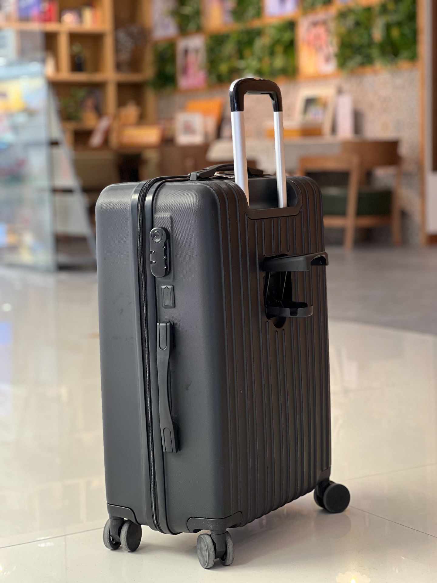 百搭款20寸黑色登机行李箱🧳