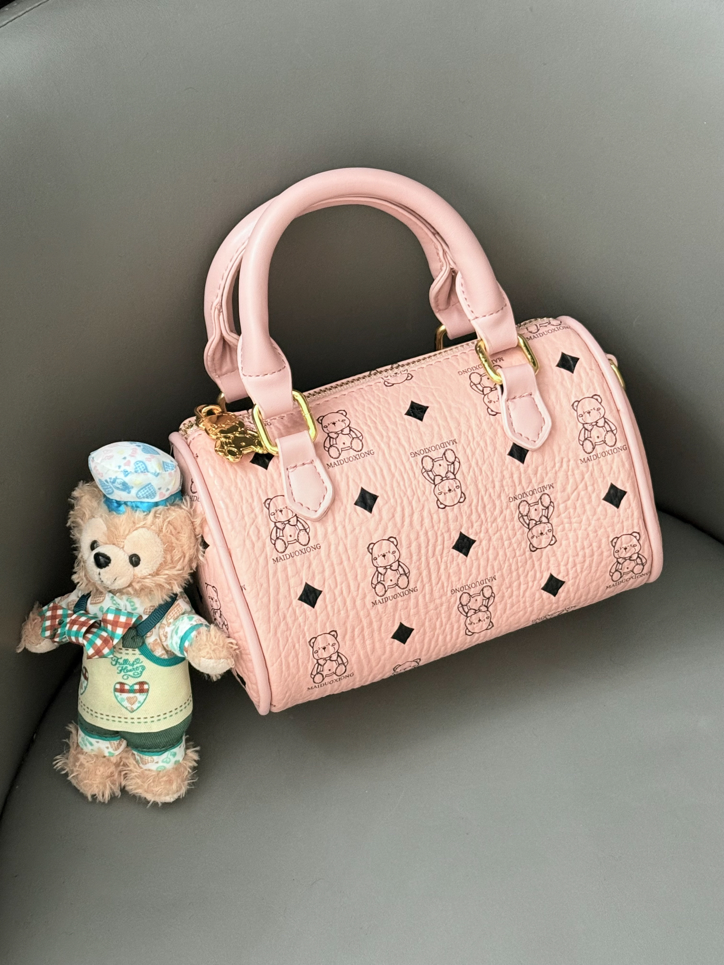 这就是虞书欣女鹅会背的包包吧!