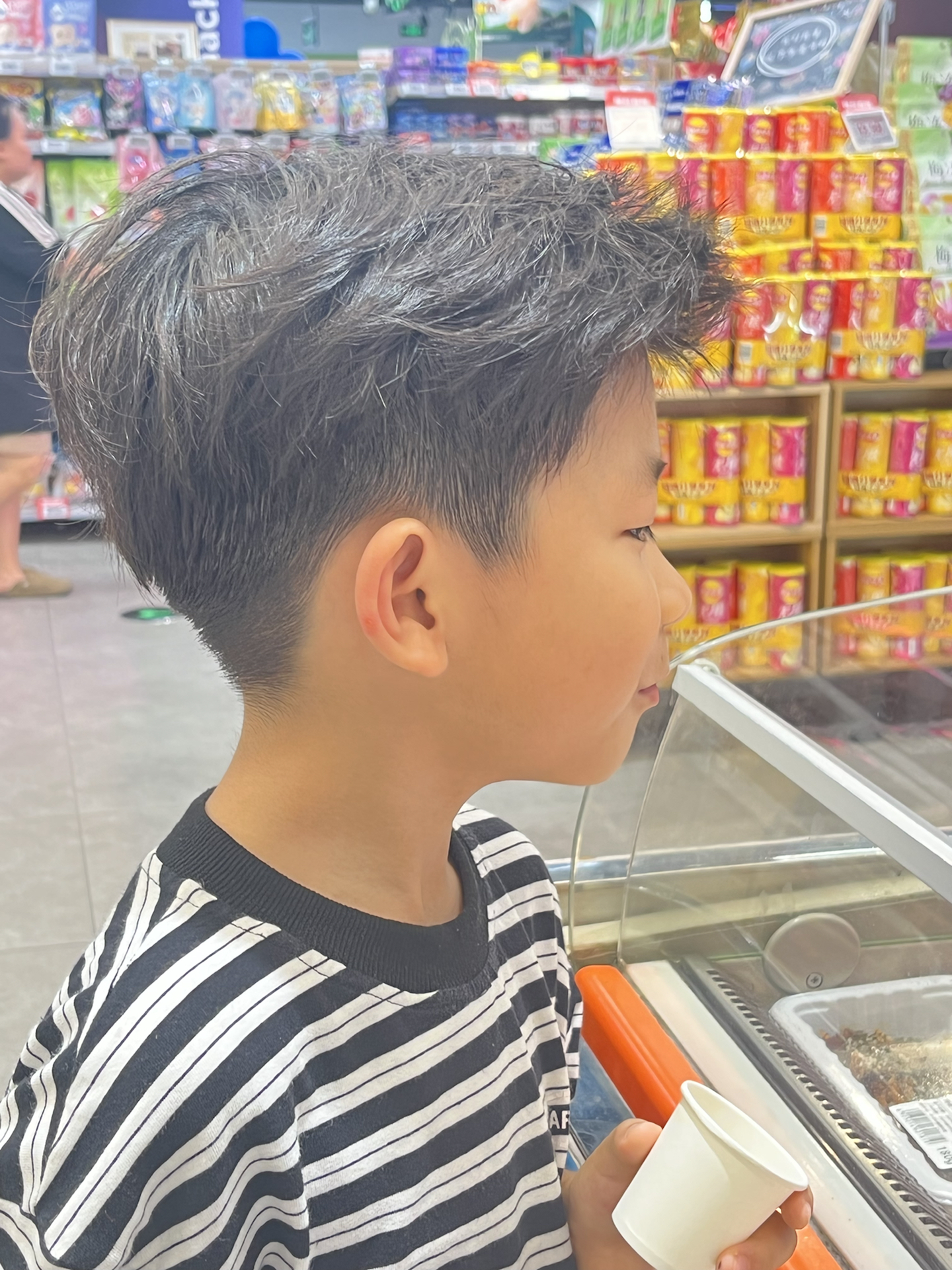 我不听你说我要听他们说
夏日清爽发型就很挑脸型咯