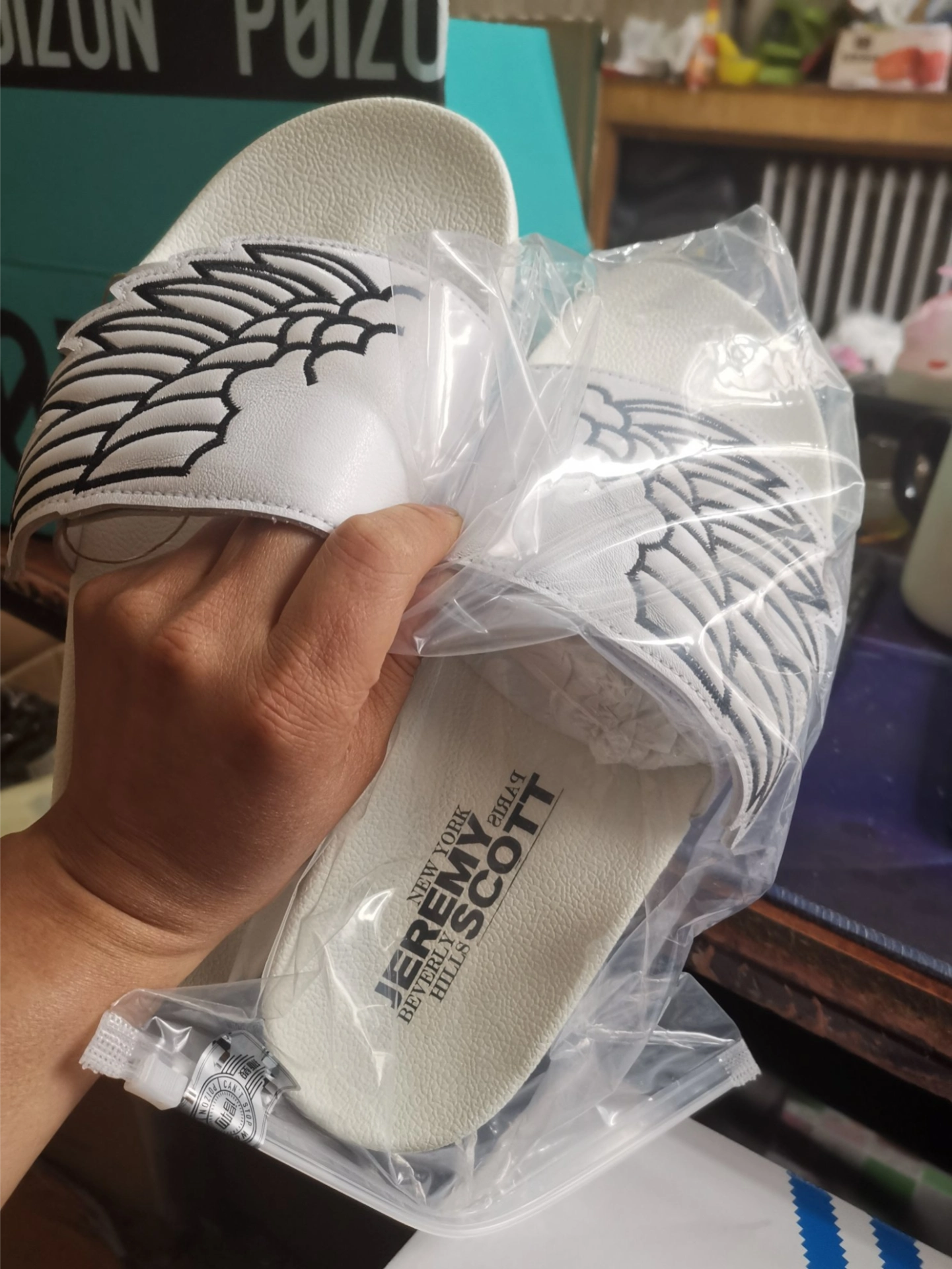 custom review-JEREMY SCOTT x adidas originals ADILETTE Slip Resistant Abrasion Resistant Слипоны Унисекс Белый Черный