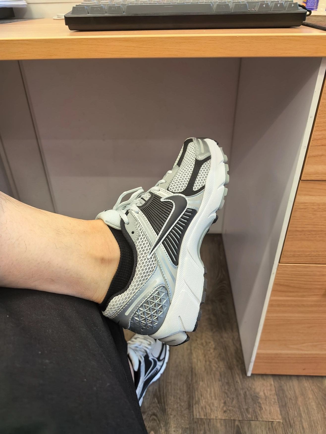 custom review-Nike Air Zoom Vomero 5 Беговые кроссовки Низкий топ Серебряный Черный Мужской