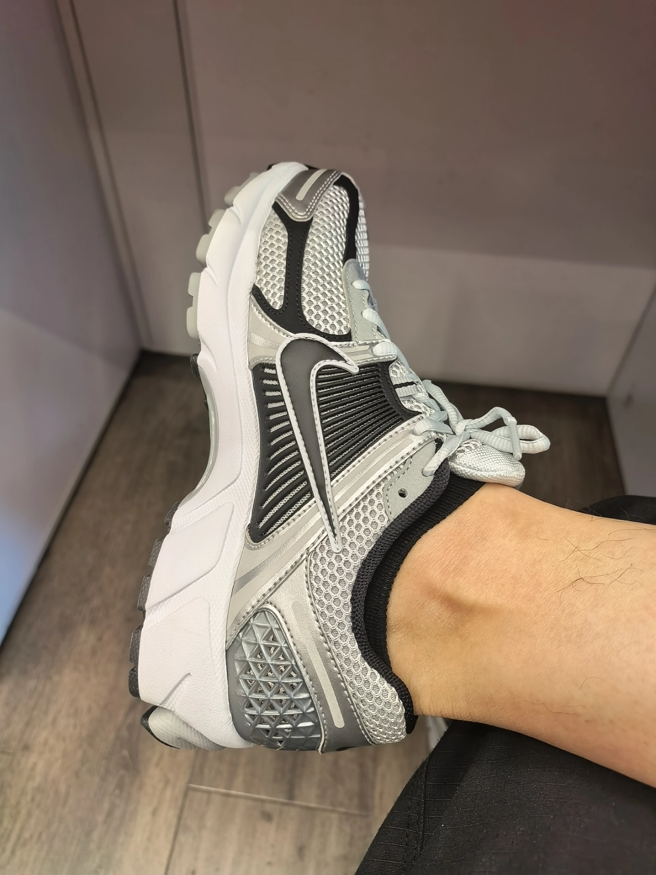 custom review-Nike Air Zoom Vomero 5 Беговые кроссовки Низкий топ Серебряный Черный Мужской