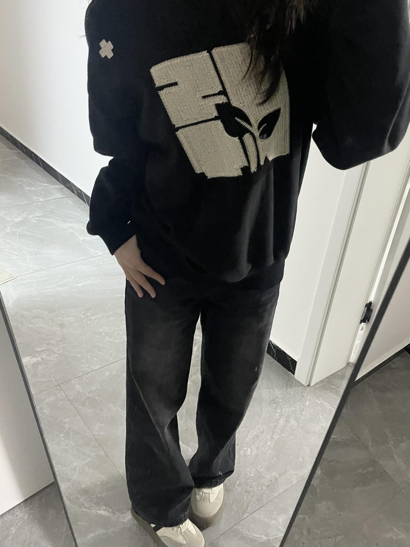 酷酷的黑色卫衣