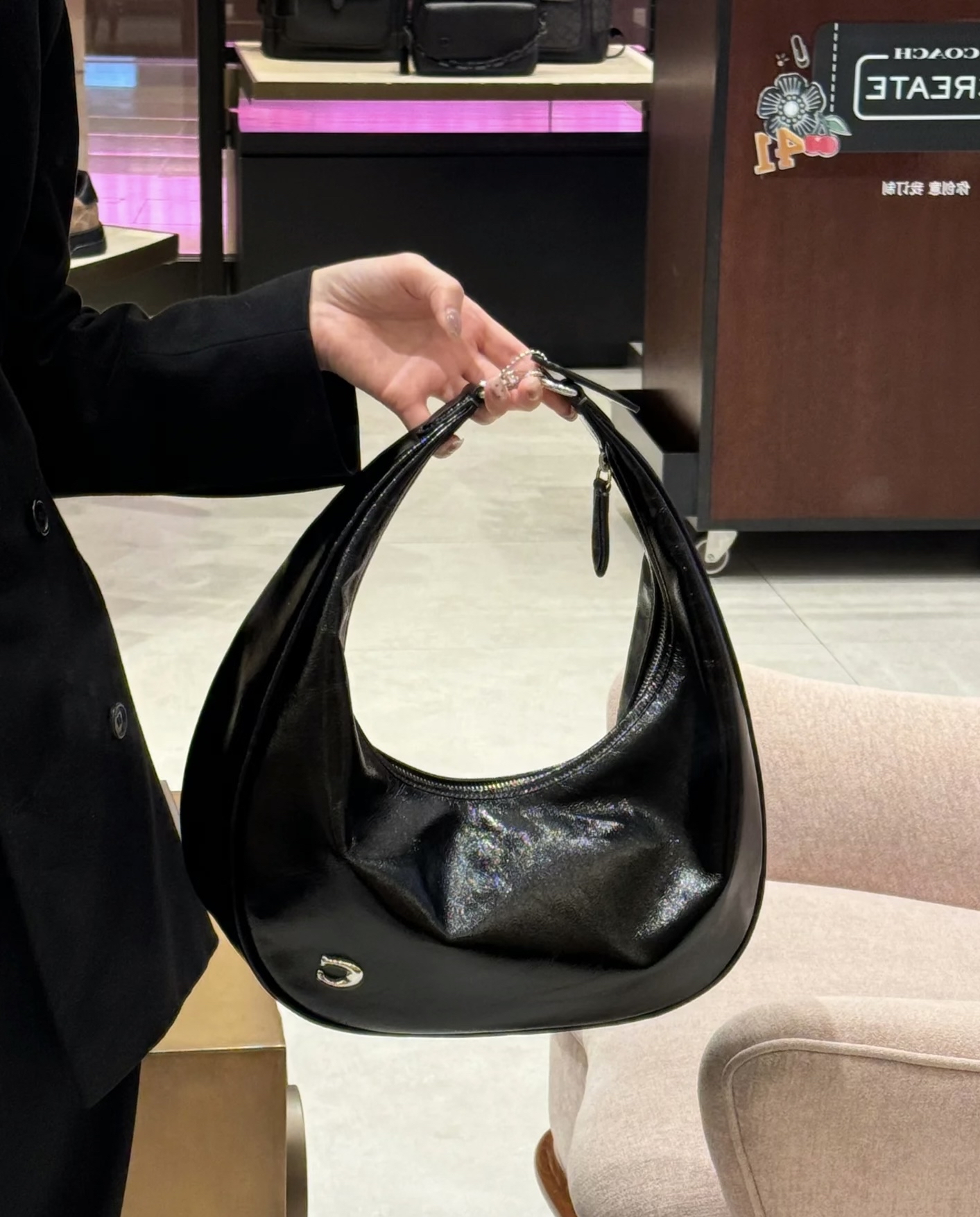 我勒个痘蔻驰七月新品来了juilet sling 好女霸总的感觉