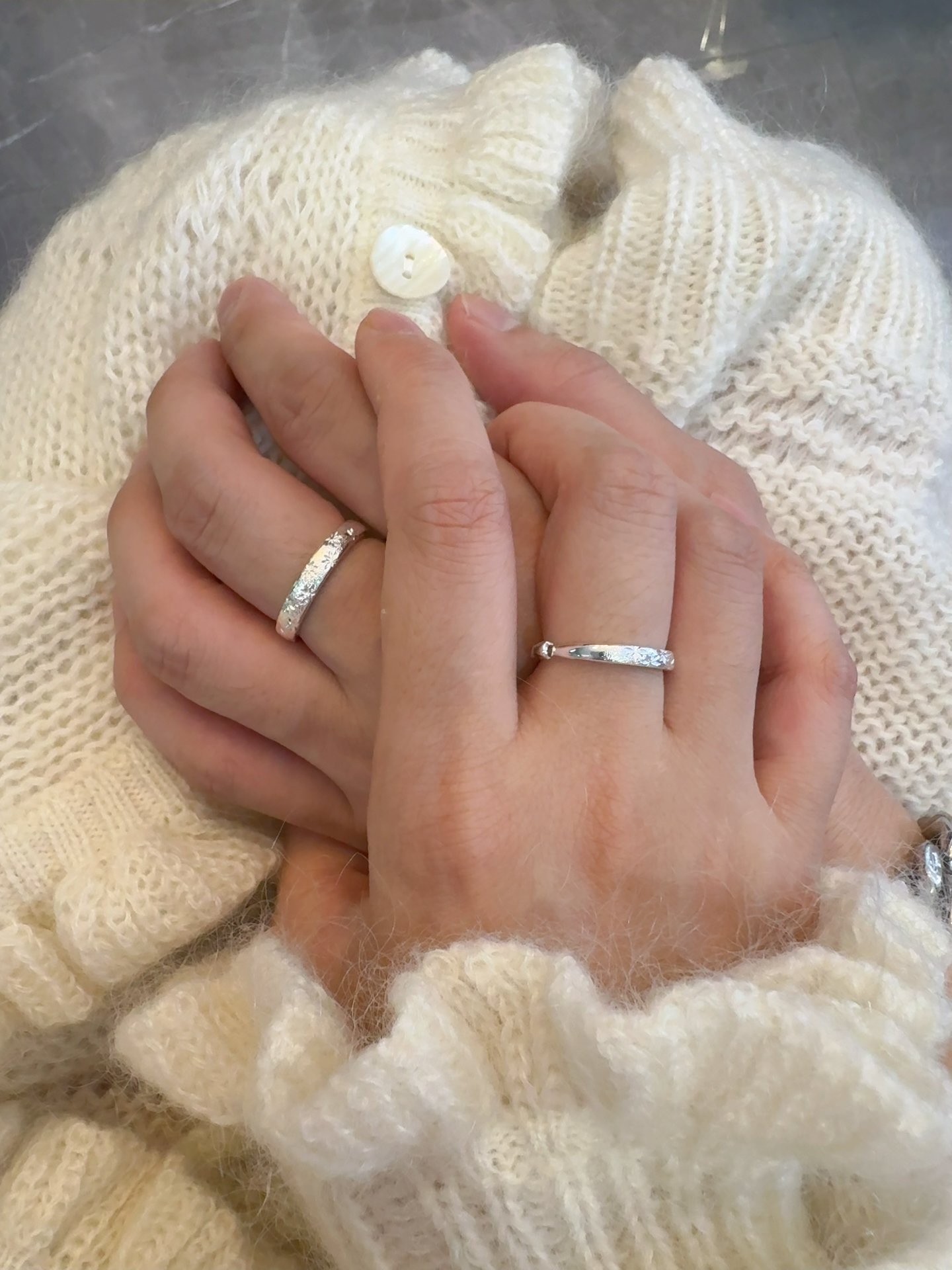 跟老公一起手牵手,超甜的💗

#高级感宝藏情侣对戒 #小众戒指分享