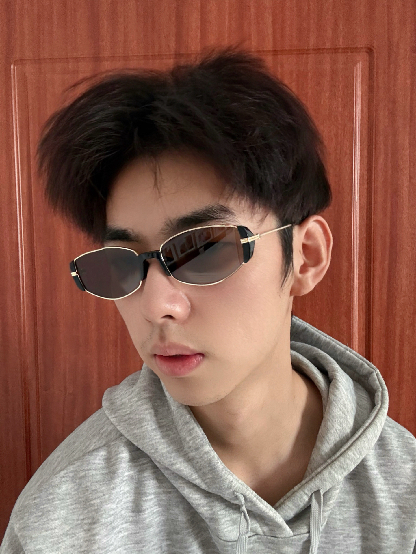 是谁还没入手这副ck复古窄框墨镜⁉️
窄框版型好显脸小戴上之后