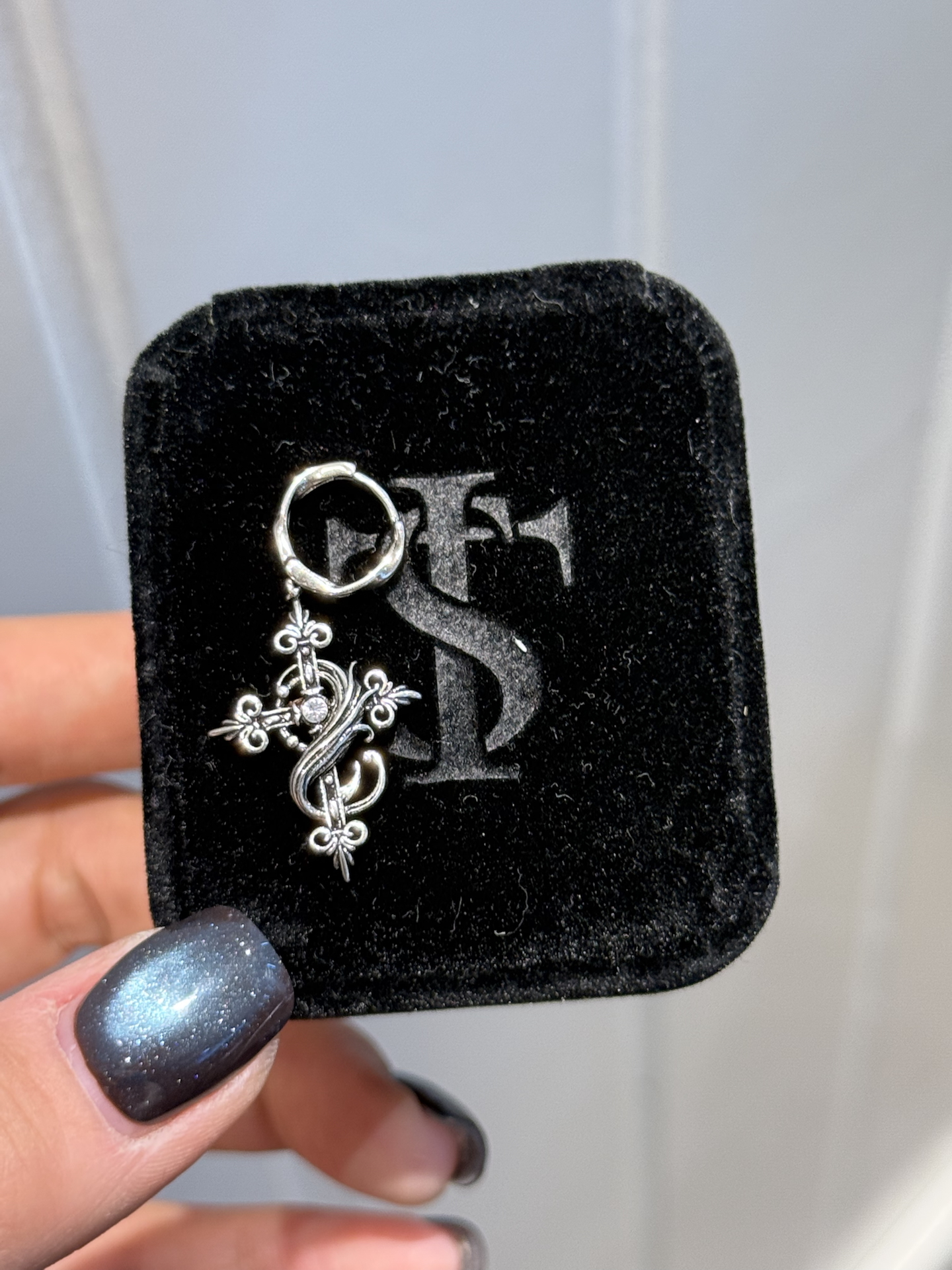 十字架耳钉太酷了有人懂吗