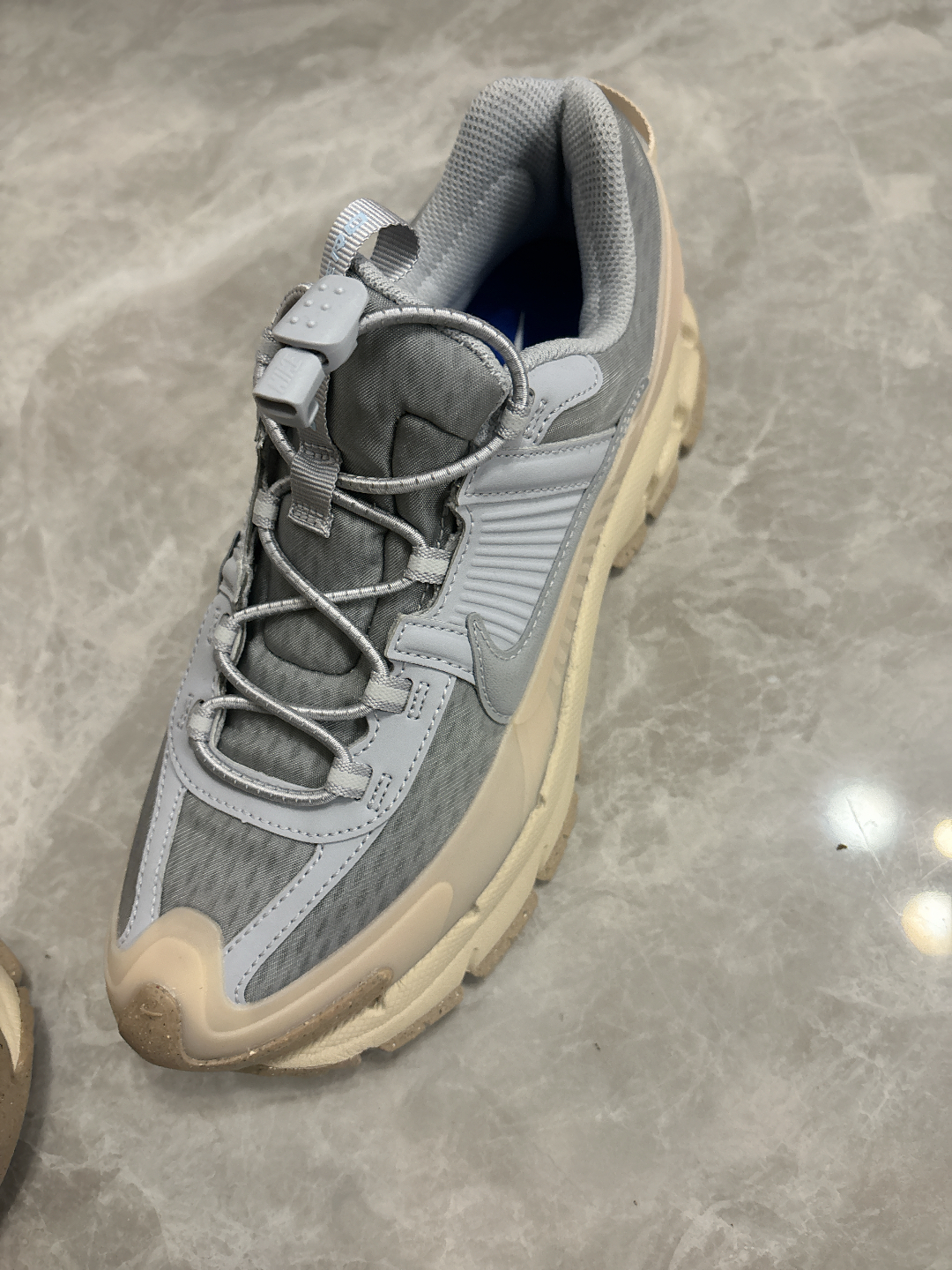 custom review-Nike ZOOM VOMERO ROAM Slip Устойчивый к истиранию Низкий Топ Повседневные Беговые кроссовки Мужские Серый Бежевый