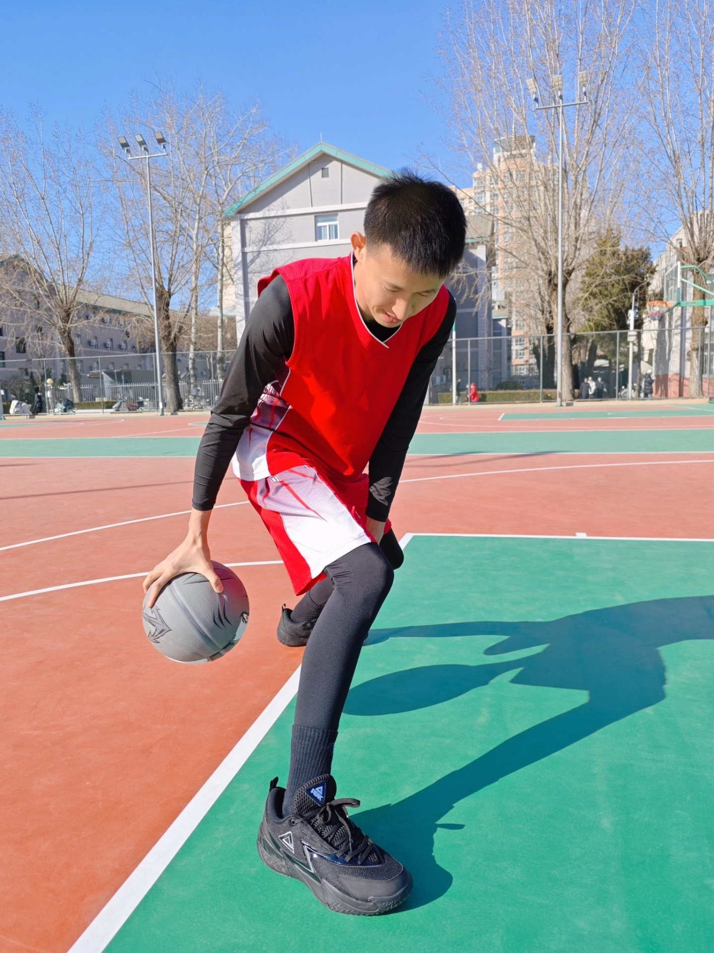 今天迫不及待的去篮球场⛹🏻试试我的新鞋
这是#匹克 的态极 黑