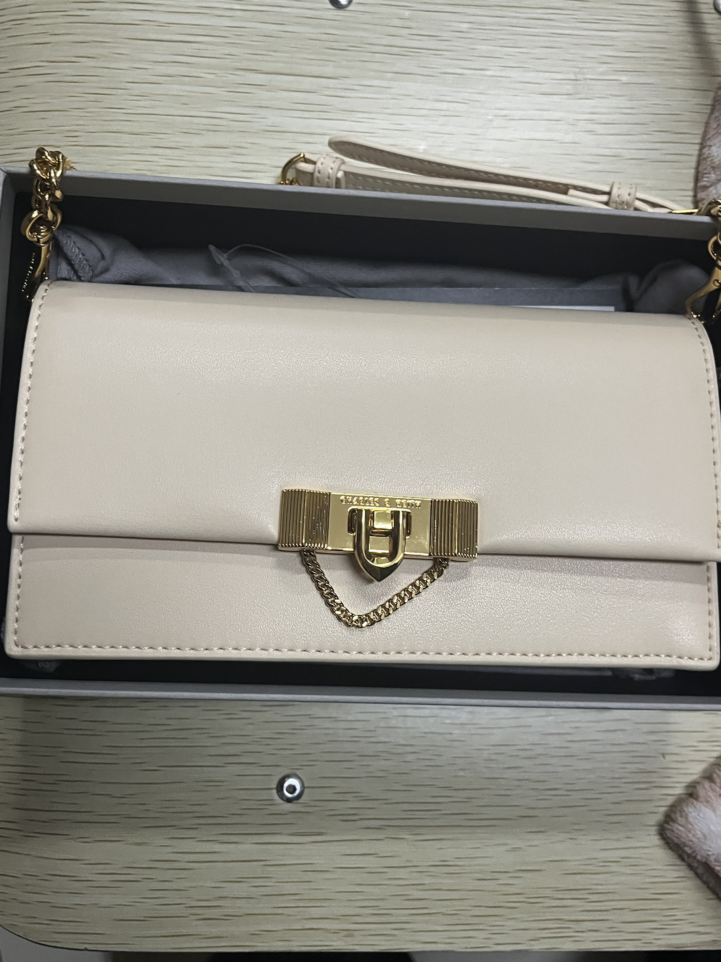 custom review-CHARLES KEITH ПУ (полиуретан) Сумка через плечо Сумка на плечо Кошелек Женская Бежевая Черная Зеленая Розовая